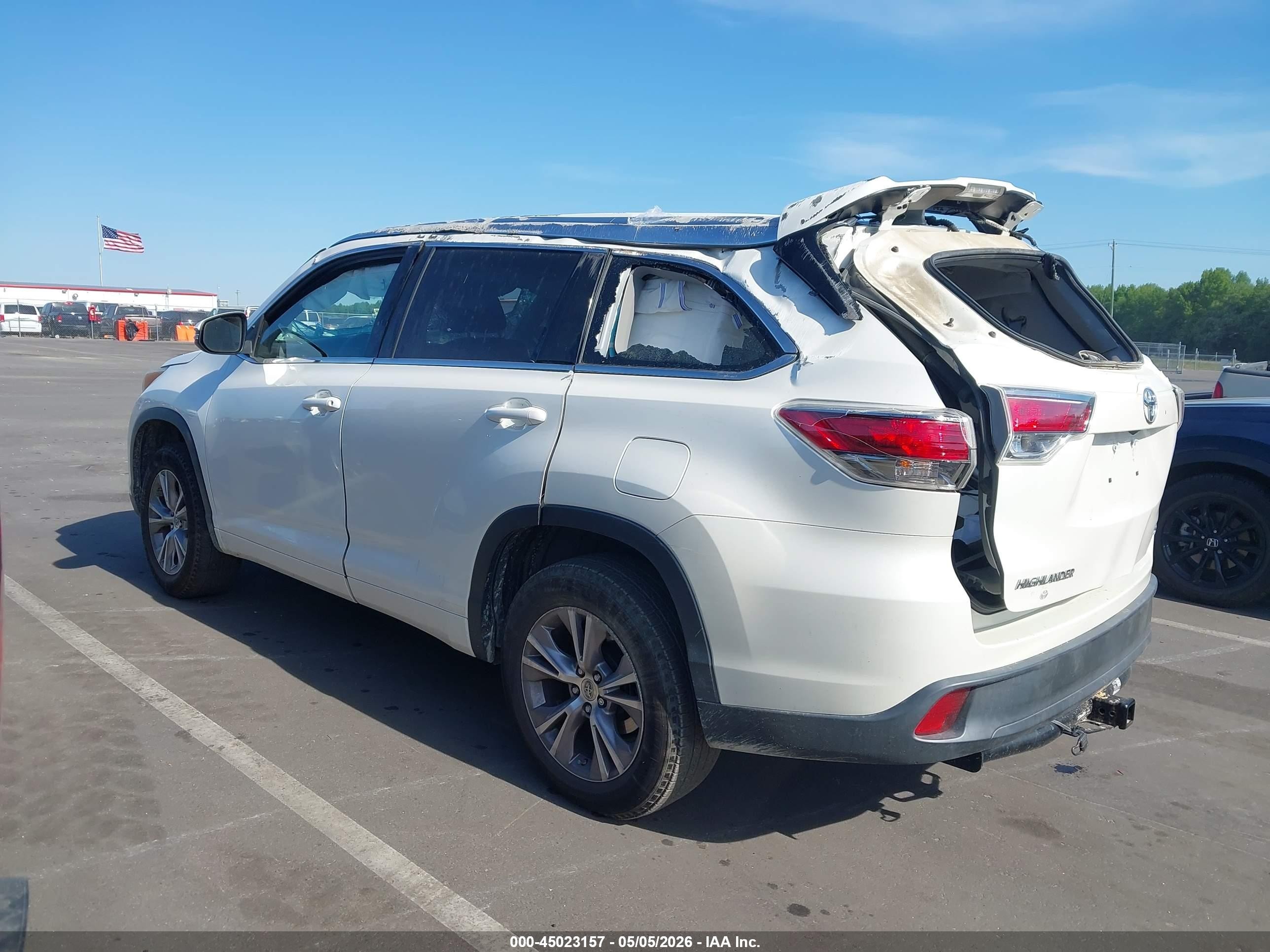 2015 Toyota Highlander Xle V6 White vin: 5TDKKRFH8FS051434