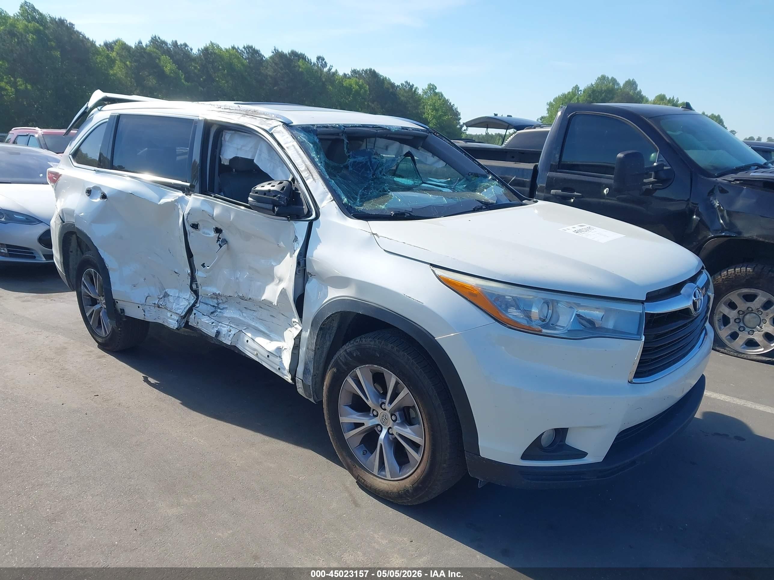 2015 Toyota Highlander Xle V6 White vin: 5TDKKRFH8FS051434