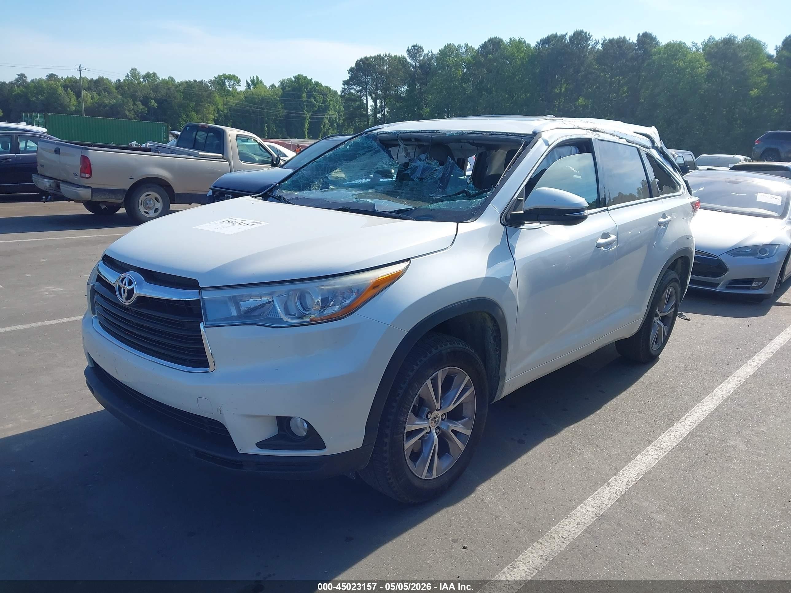 2015 Toyota Highlander Xle V6 White vin: 5TDKKRFH8FS051434