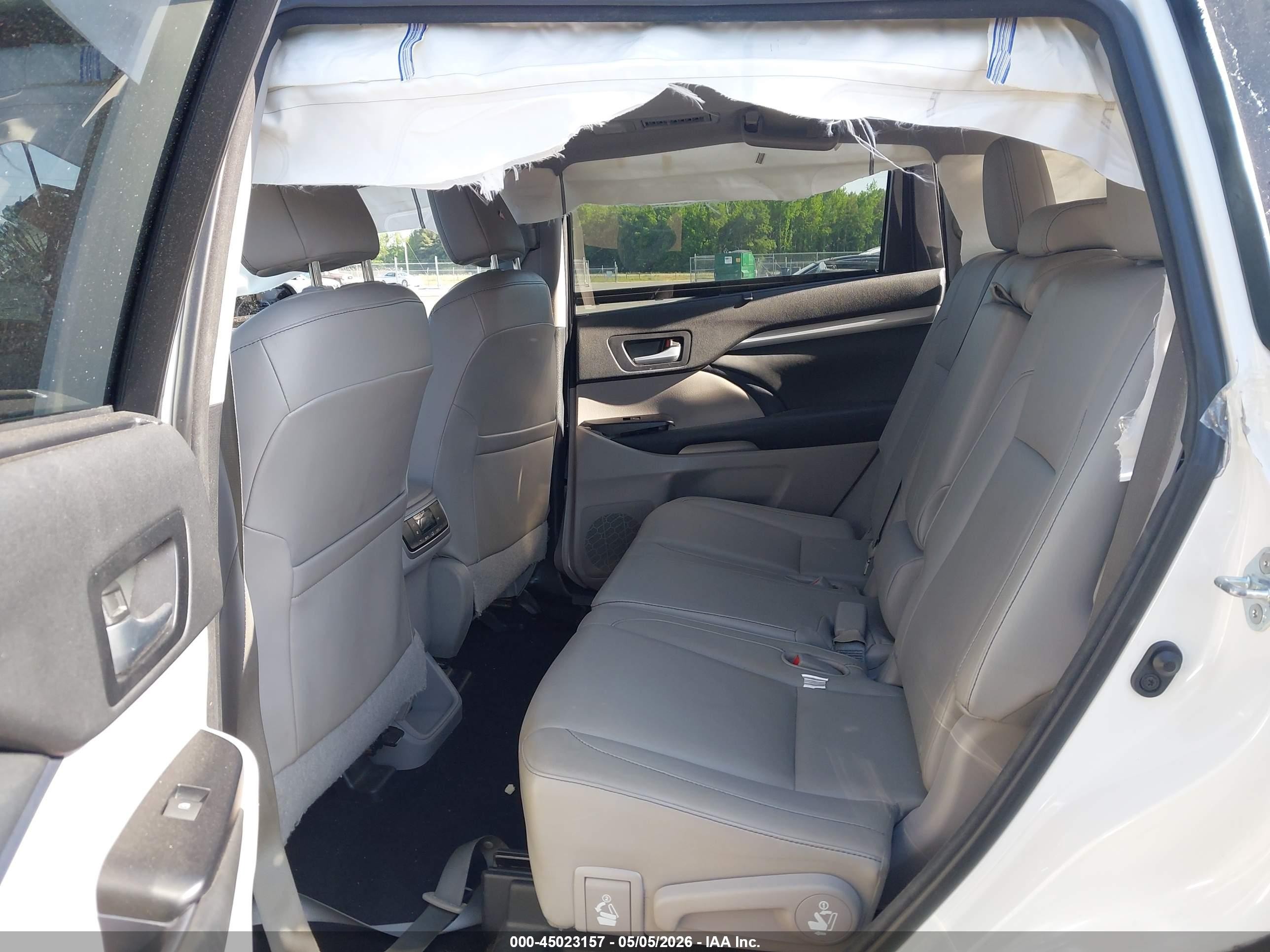 2015 Toyota Highlander Xle V6 White vin: 5TDKKRFH8FS051434