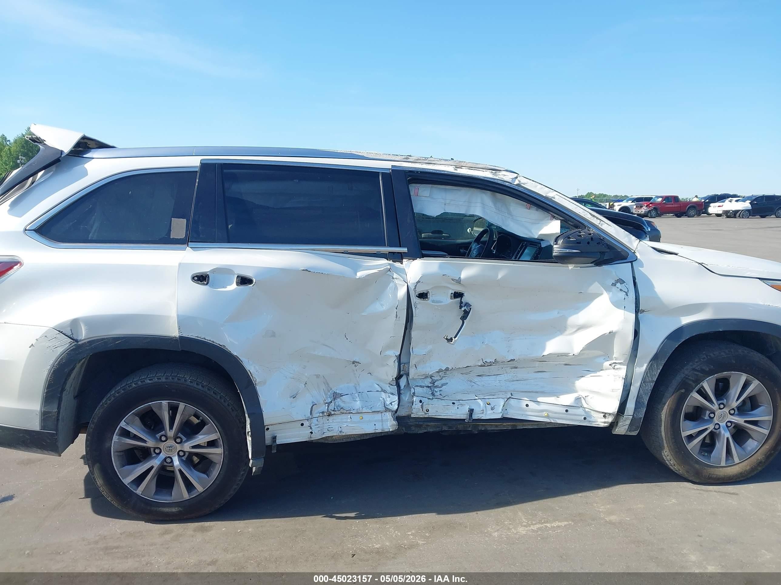 2015 Toyota Highlander Xle V6 White vin: 5TDKKRFH8FS051434