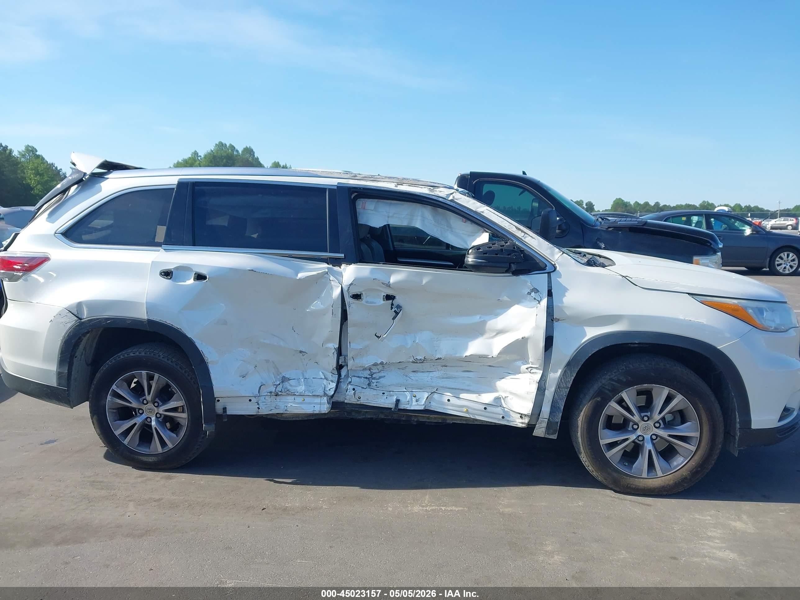 2015 Toyota Highlander Xle V6 White vin: 5TDKKRFH8FS051434