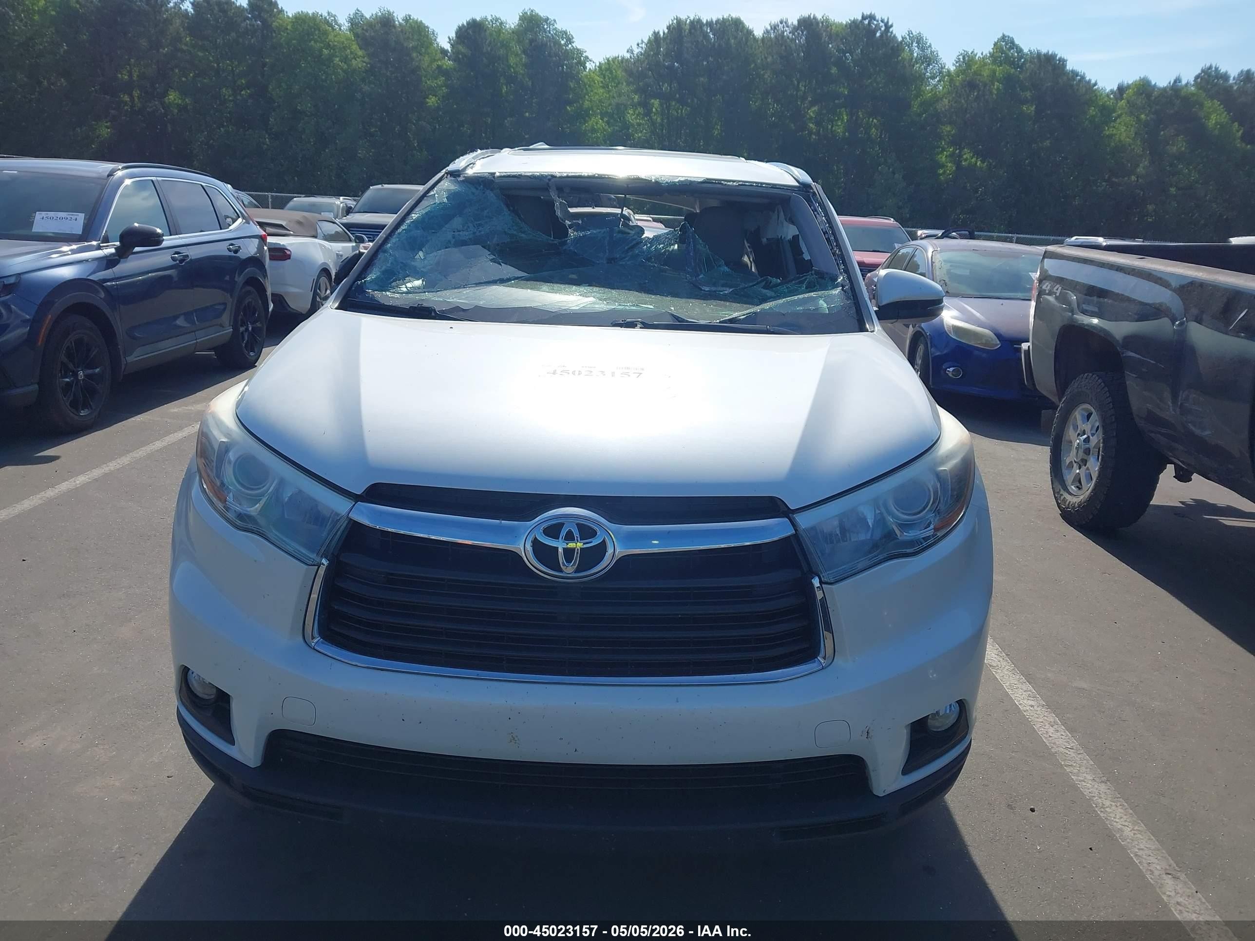 2015 Toyota Highlander Xle V6 White vin: 5TDKKRFH8FS051434