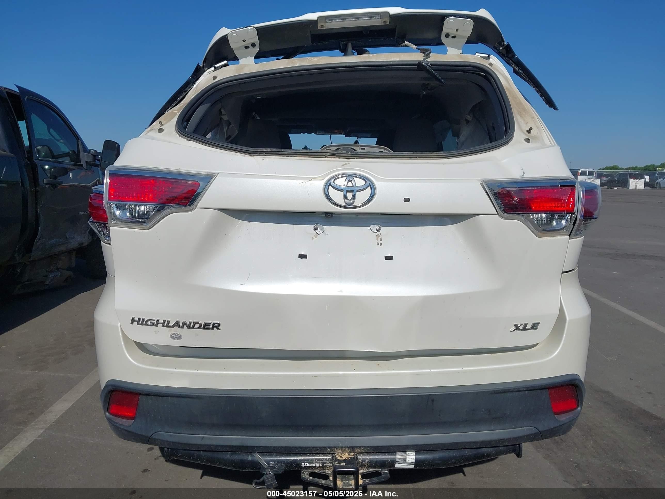 2015 Toyota Highlander Xle V6 White vin: 5TDKKRFH8FS051434