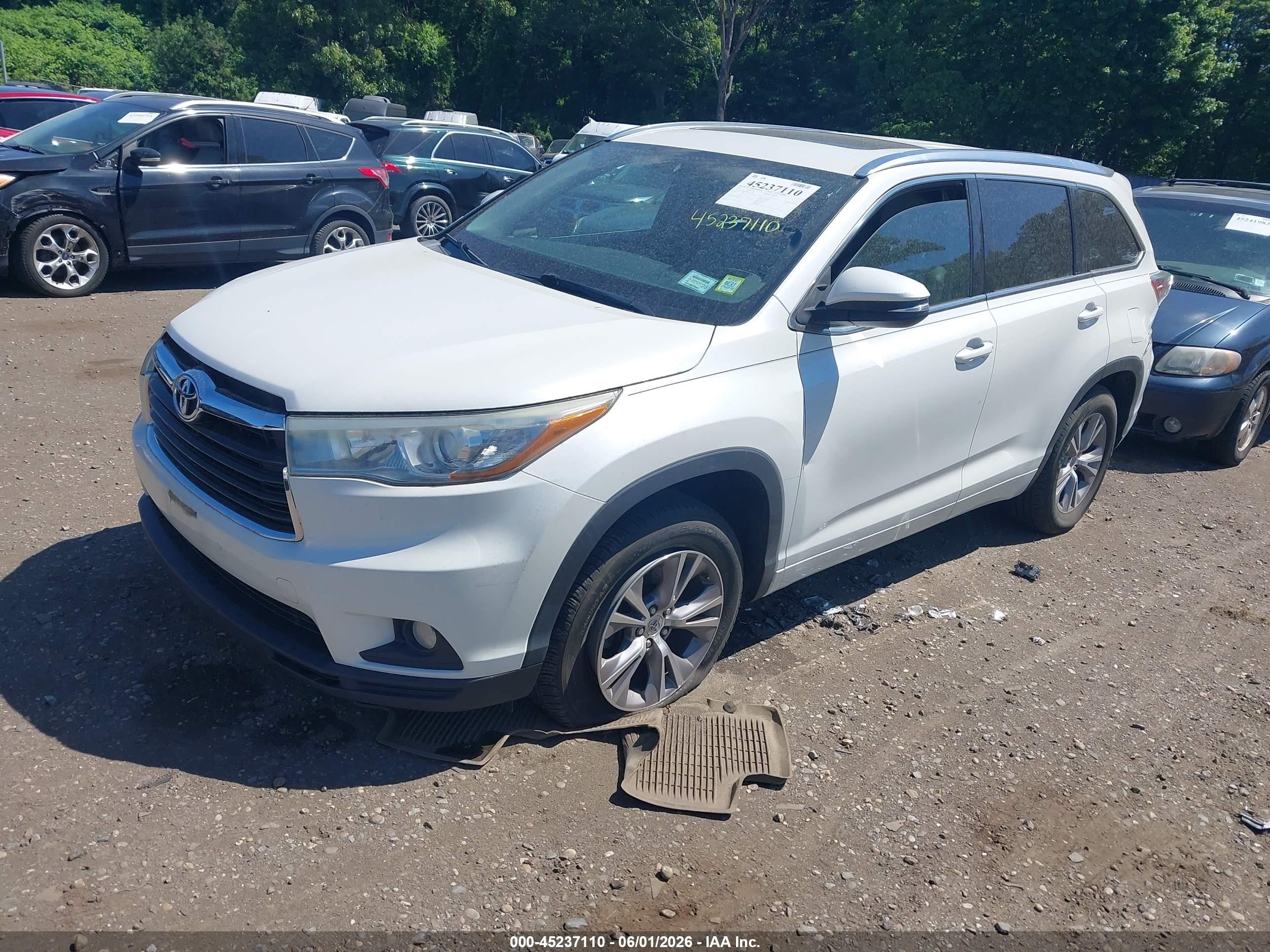 2015 Toyota Highlander Xle V6 White vin: 5TDKKRFH8FS103113