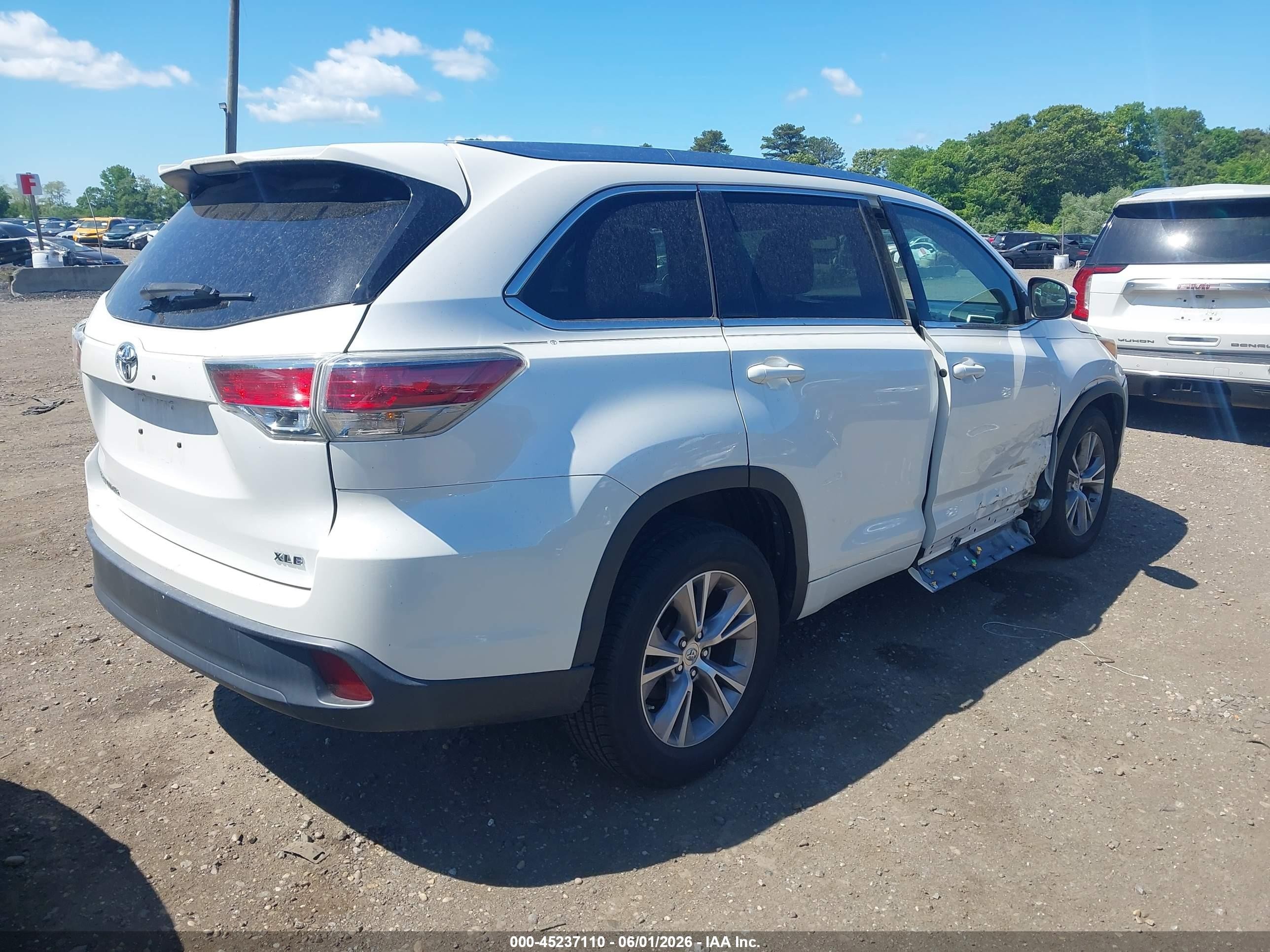 2015 Toyota Highlander Xle V6 White vin: 5TDKKRFH8FS103113