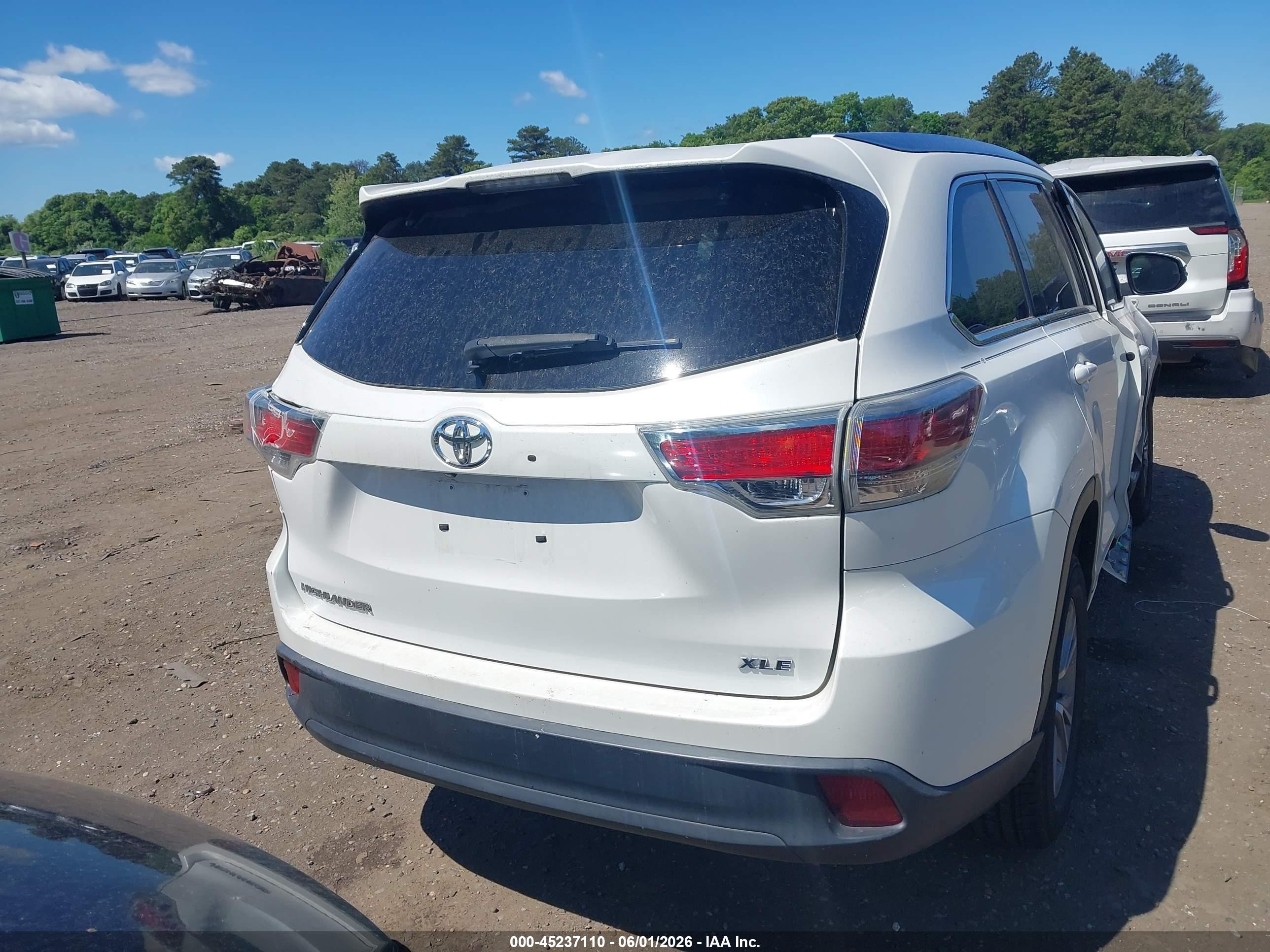 2015 Toyota Highlander Xle V6 White vin: 5TDKKRFH8FS103113