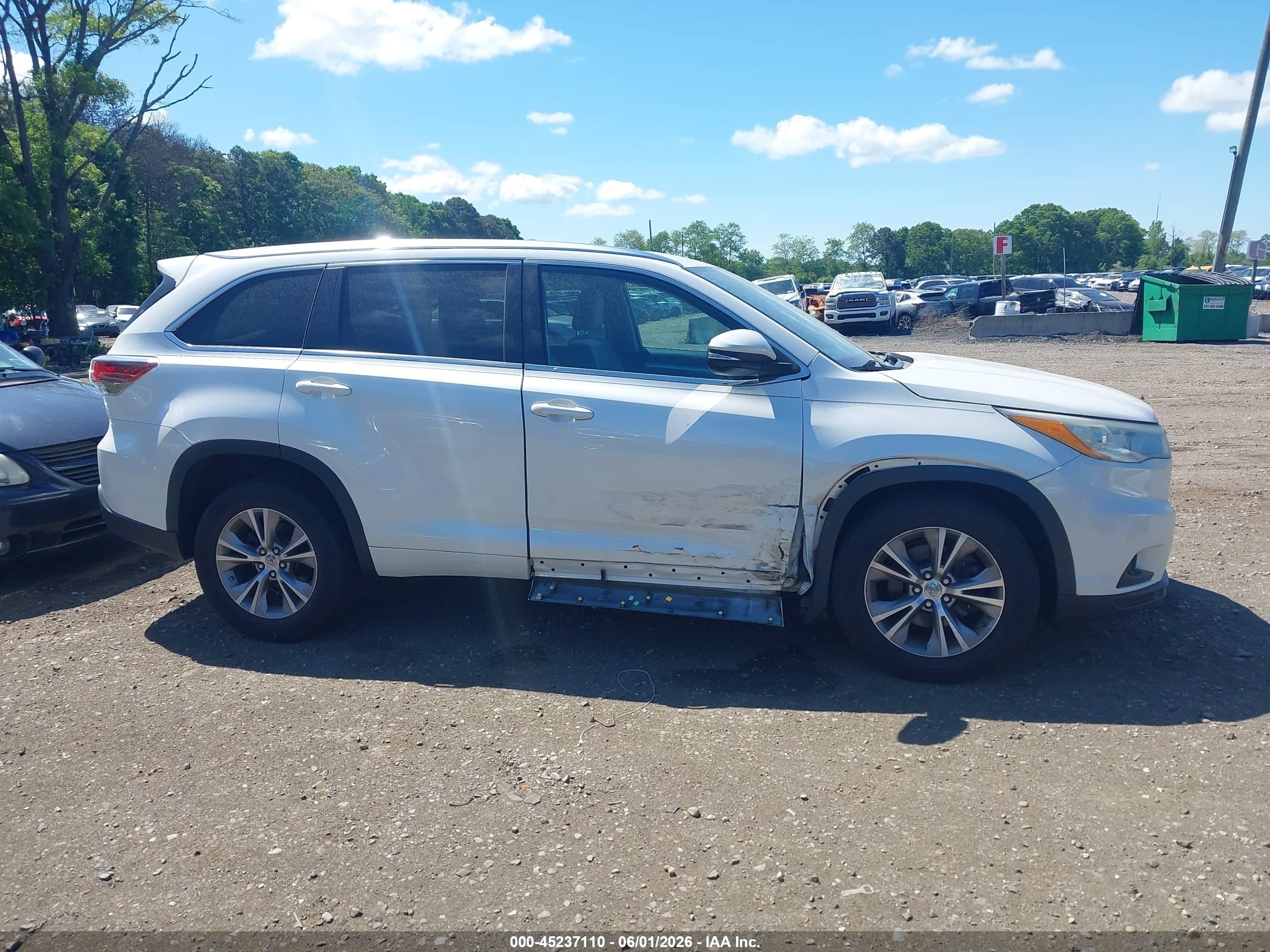 2015 Toyota Highlander Xle V6 White vin: 5TDKKRFH8FS103113