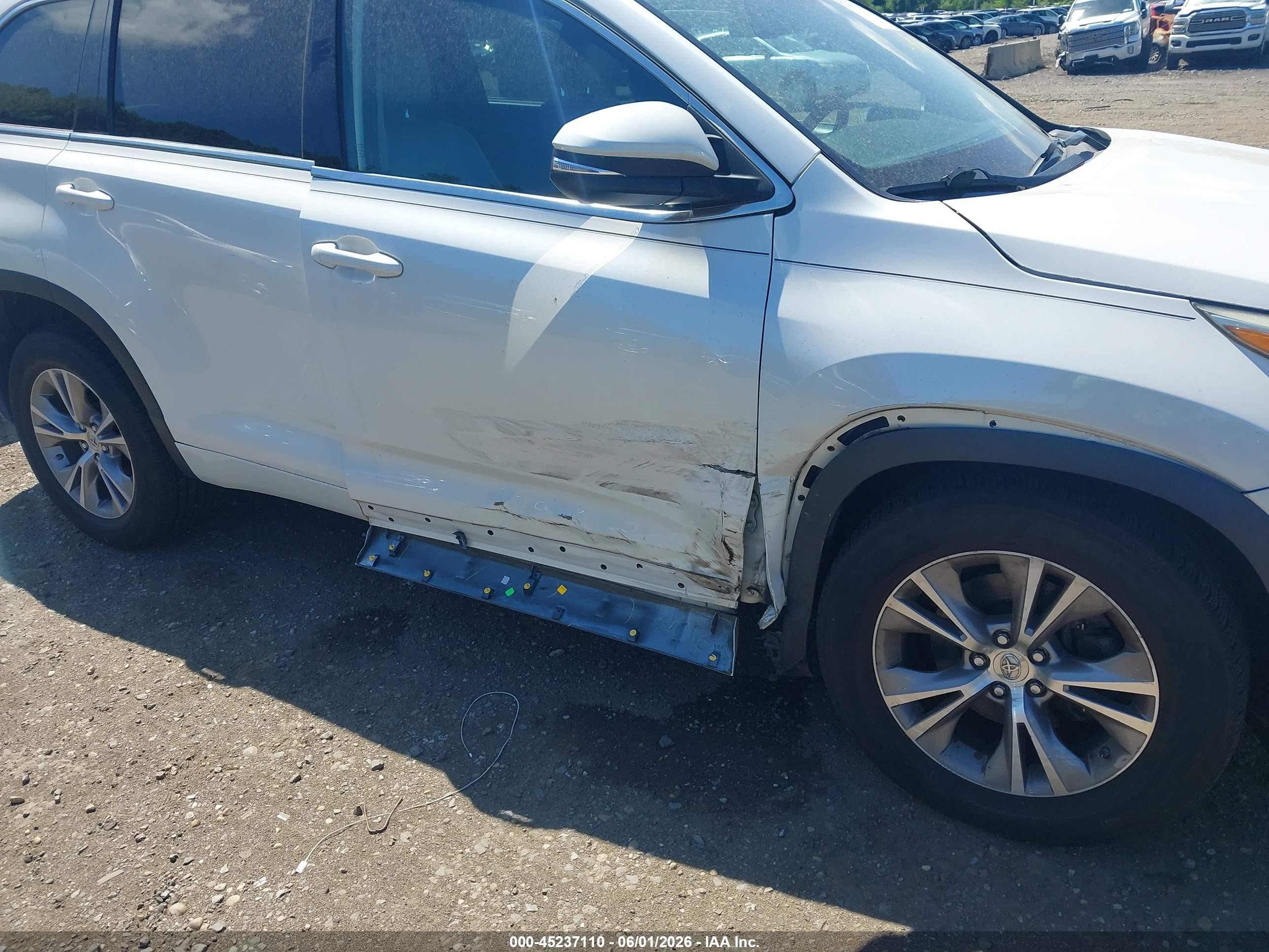 2015 Toyota Highlander Xle V6 White vin: 5TDKKRFH8FS103113