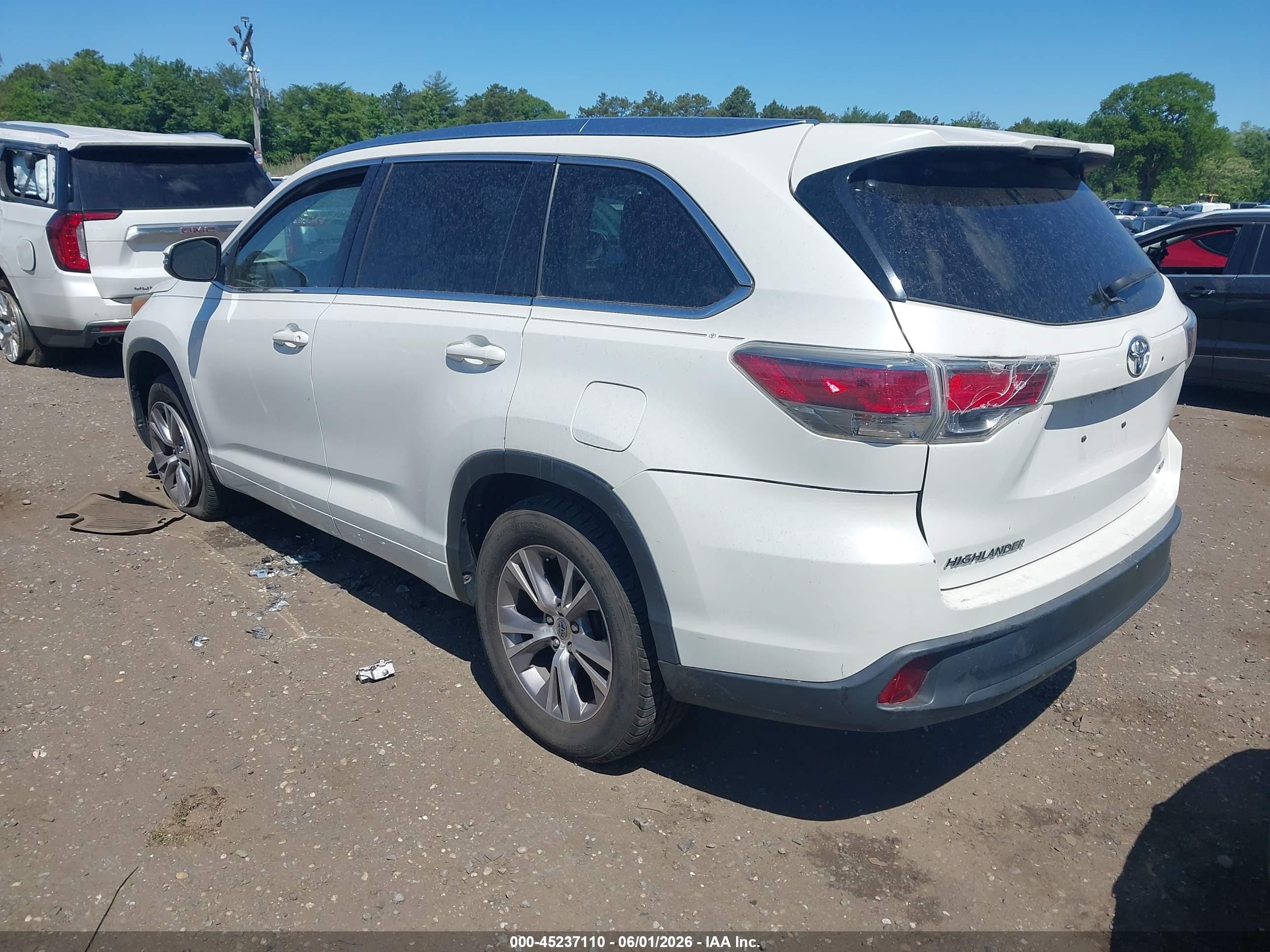 2015 Toyota Highlander Xle V6 White vin: 5TDKKRFH8FS103113