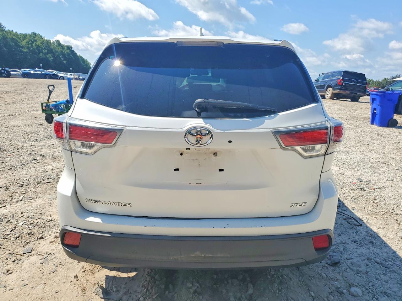 2015 Toyota Highlander Xle White vin: 5TDKKRFH8FS103774