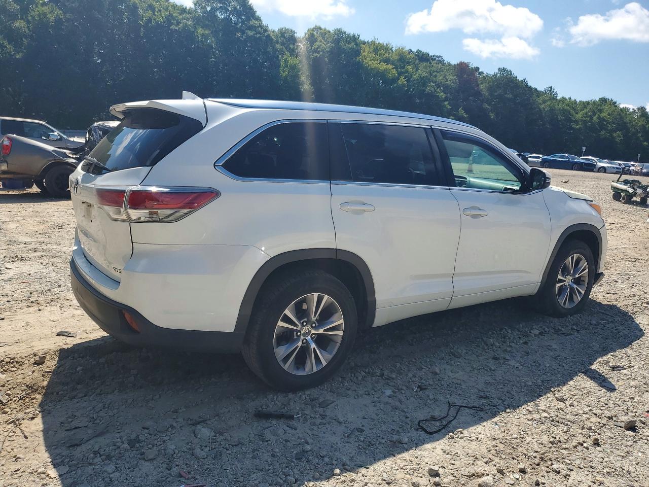 2015 Toyota Highlander Xle White vin: 5TDKKRFH8FS103774