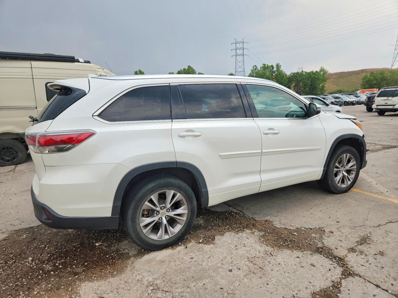 2015 Toyota Highlander Xle White vin: 5TDKKRFH8FS113284