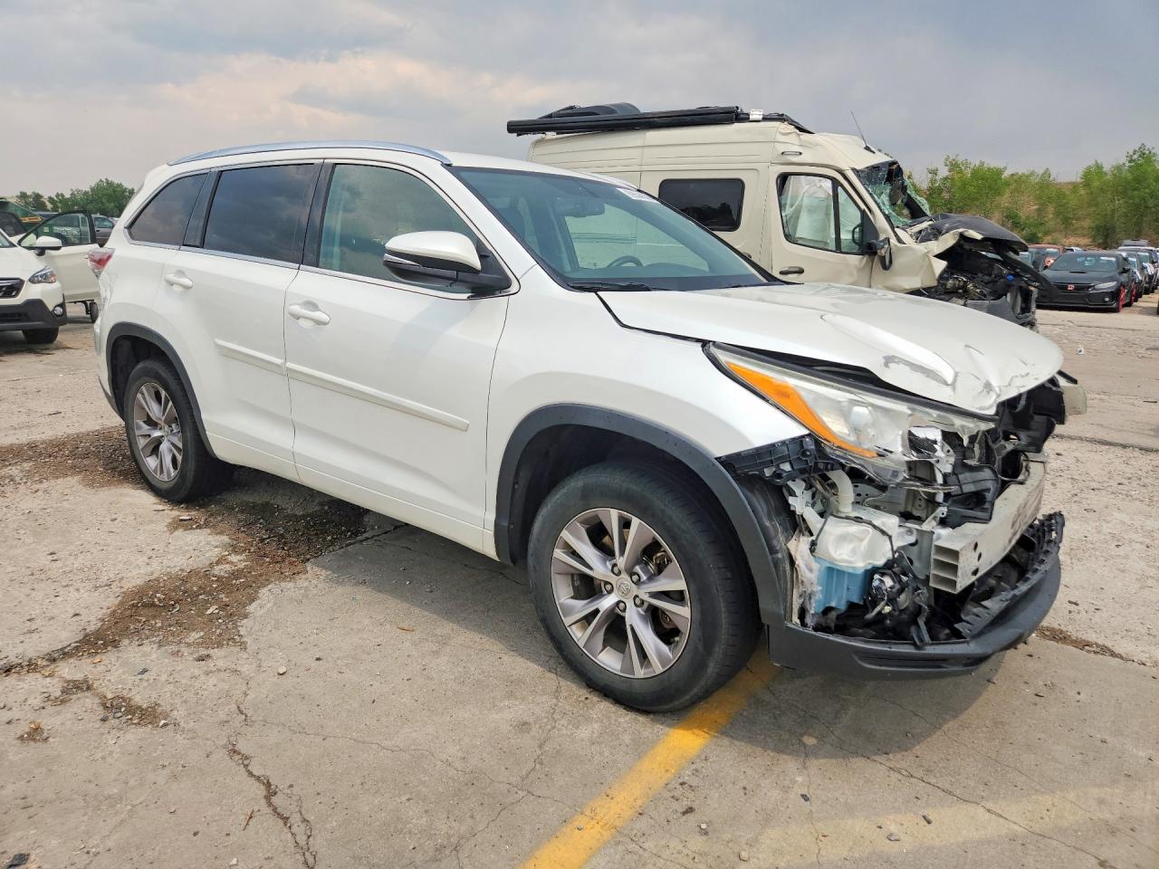2015 Toyota Highlander Xle White vin: 5TDKKRFH8FS113284