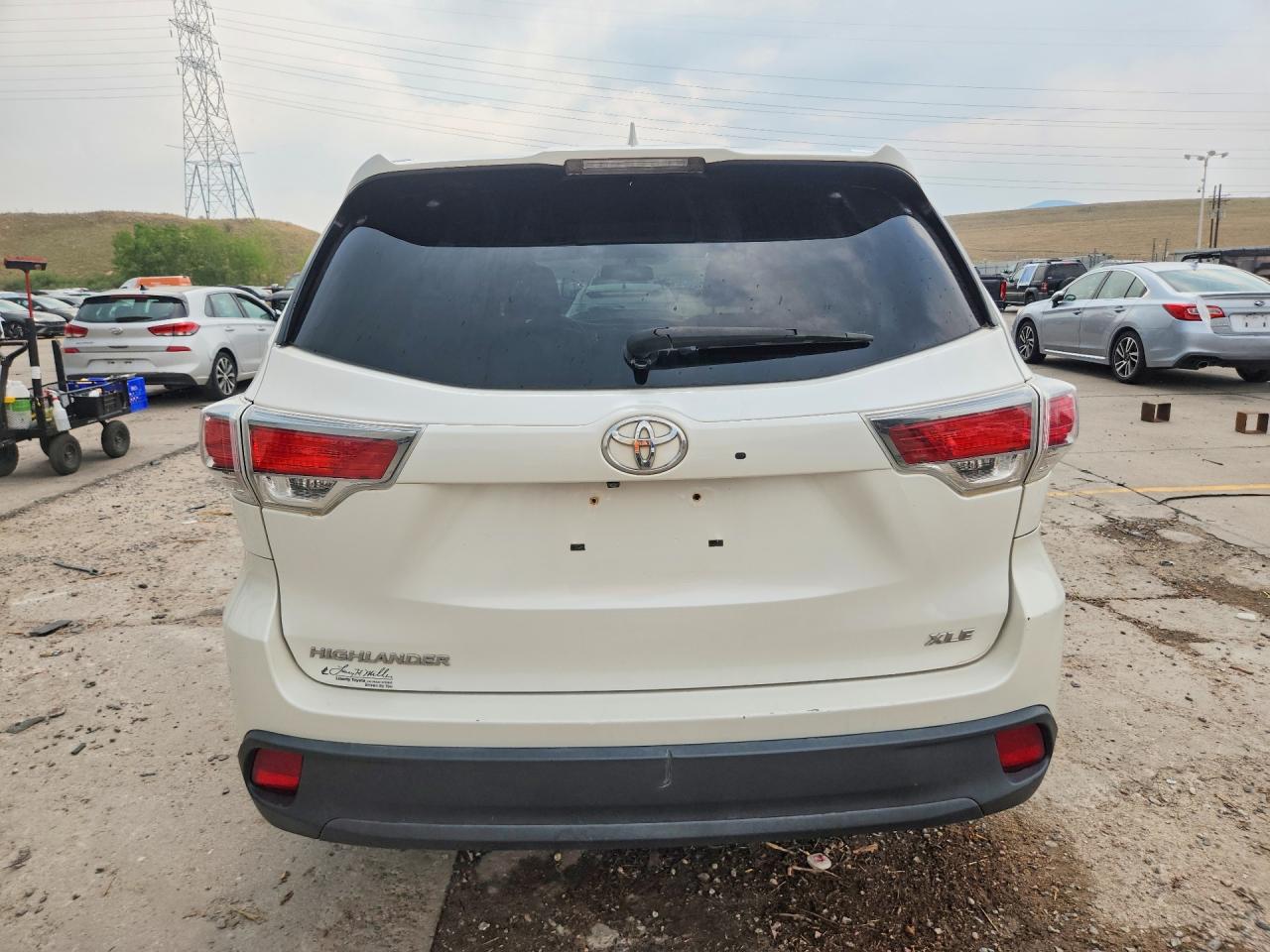 2015 Toyota Highlander Xle White vin: 5TDKKRFH8FS113284