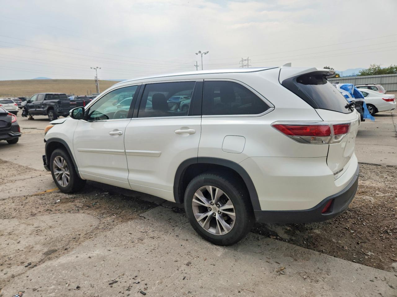 2015 Toyota Highlander Xle White vin: 5TDKKRFH8FS113284