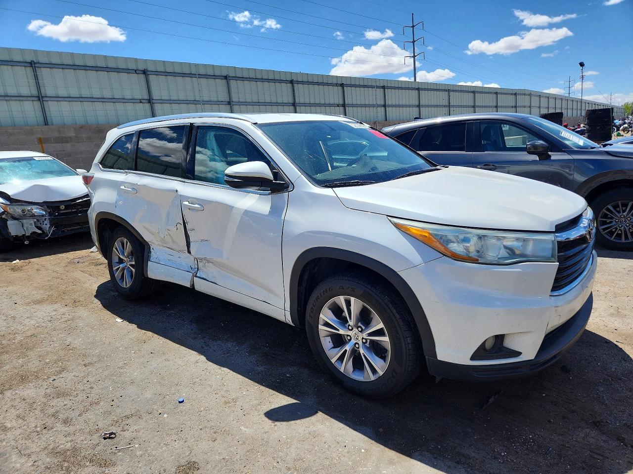 2015 Toyota Highlander Xle White vin: 5TDKKRFH8FS119750