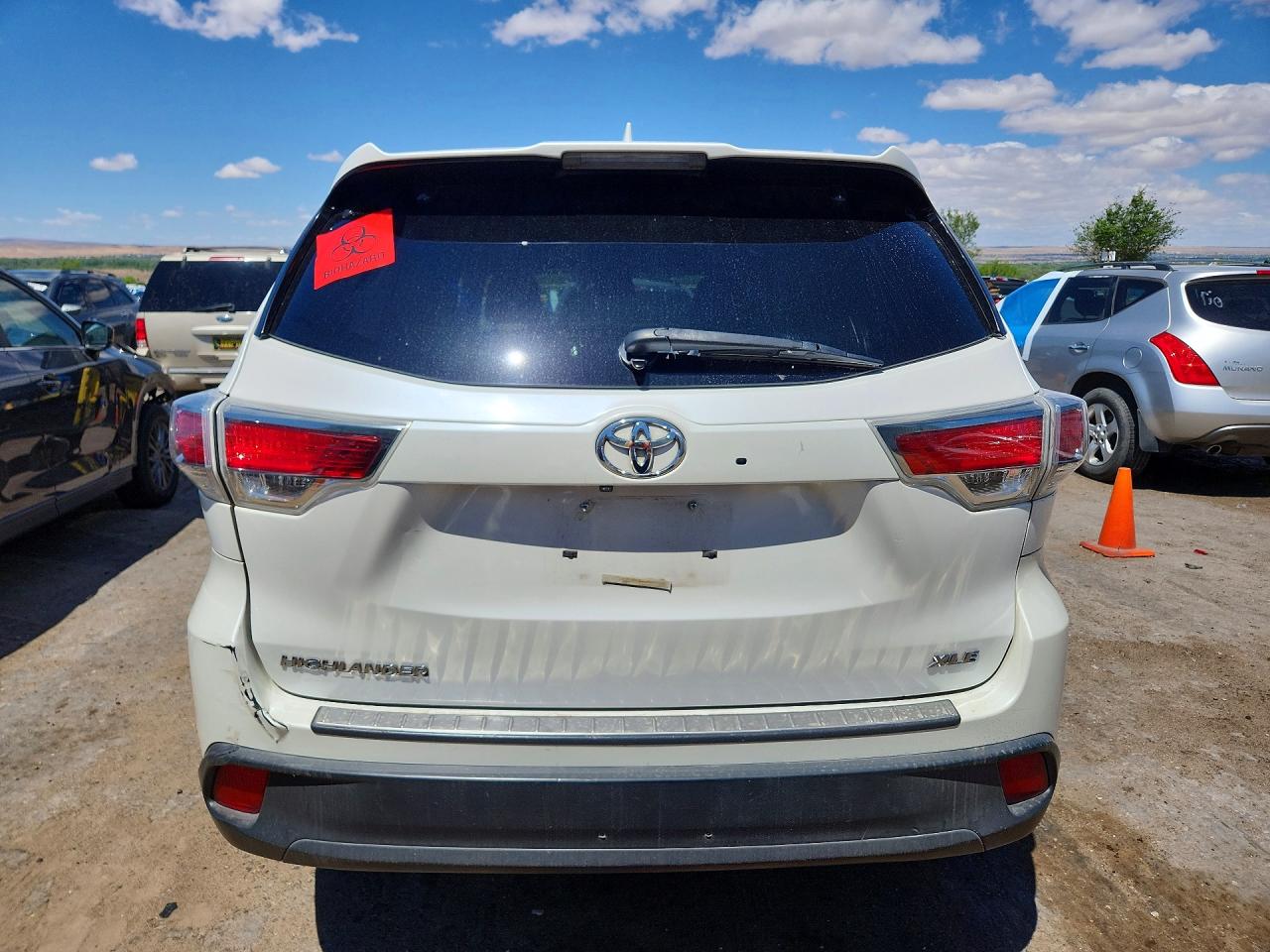 2015 Toyota Highlander Xle White vin: 5TDKKRFH8FS119750
