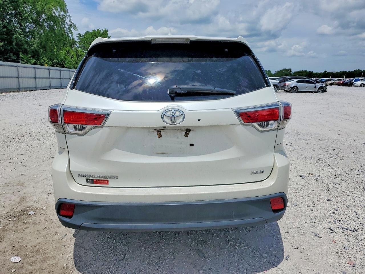 2016 Toyota Highlander Xle White vin: 5TDKKRFH8GS180064