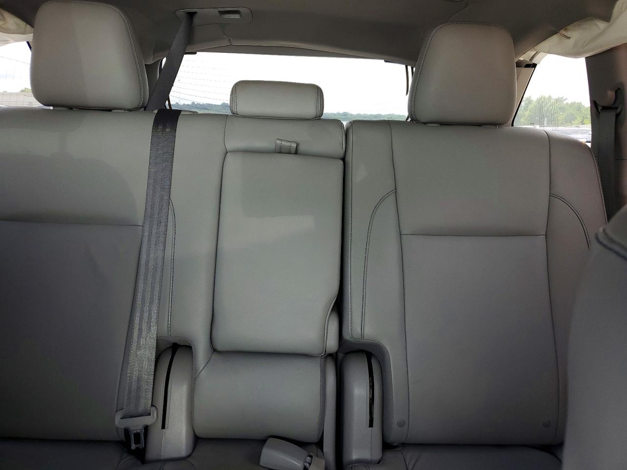 2016 Toyota Highlander Xle White vin: 5TDKKRFH8GS180064