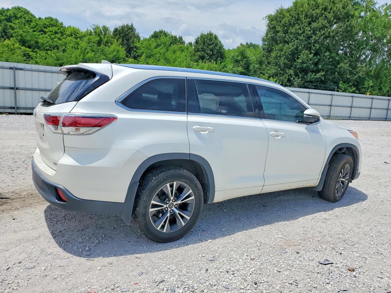 2016 Toyota Highlander Xle White vin: 5TDKKRFH8GS180064