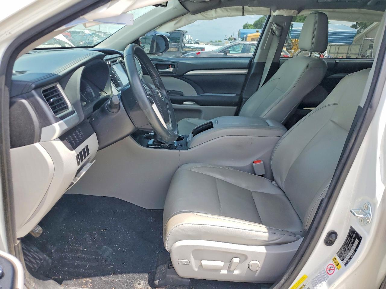 2016 Toyota Highlander Xle White vin: 5TDKKRFH8GS180064