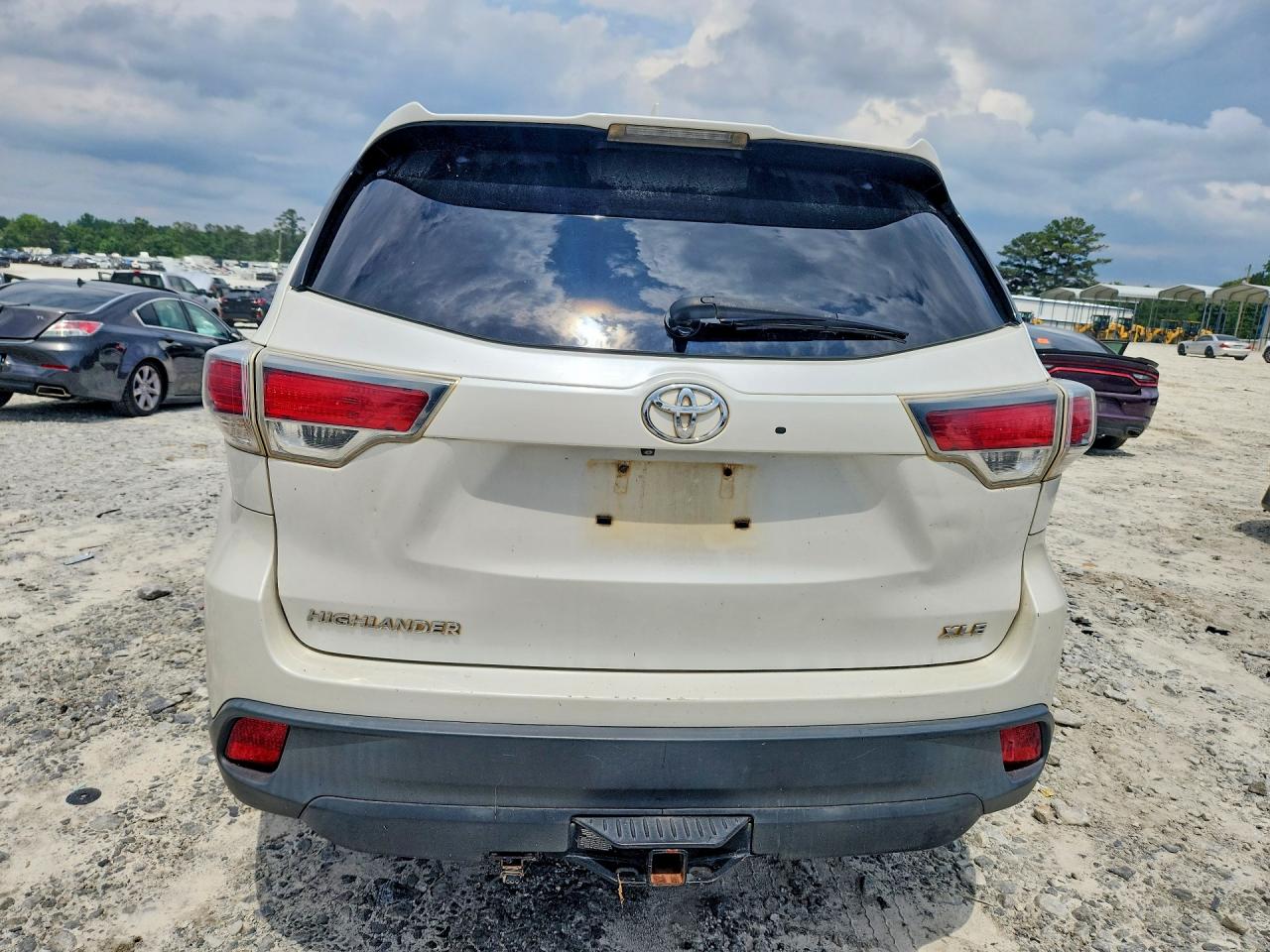 2014 Toyota Highlander Xle White vin: 5TDKKRFH9ES037699