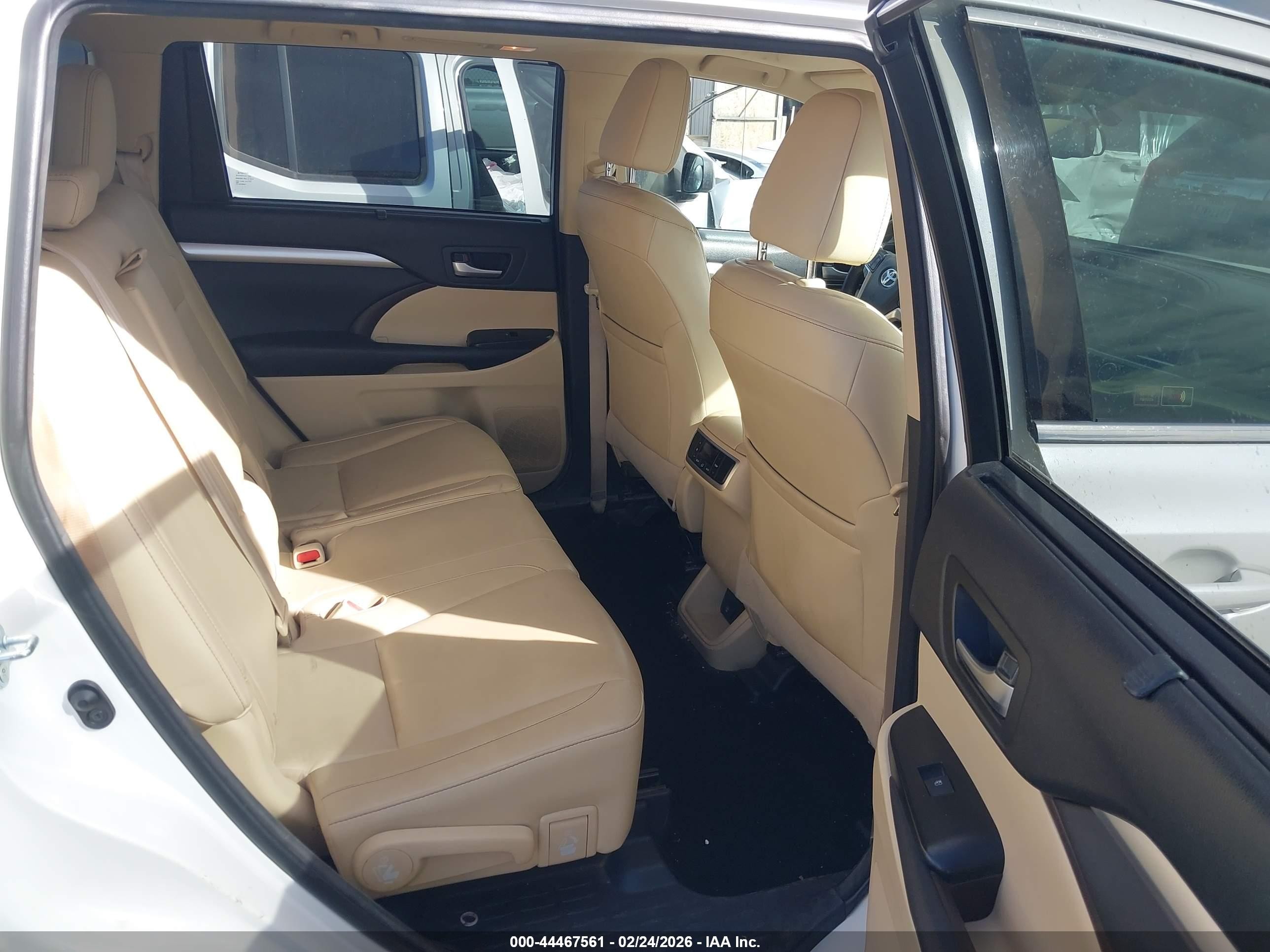 2015 Toyota Highlander Xle V6 White vin: 5TDKKRFH9FS076794