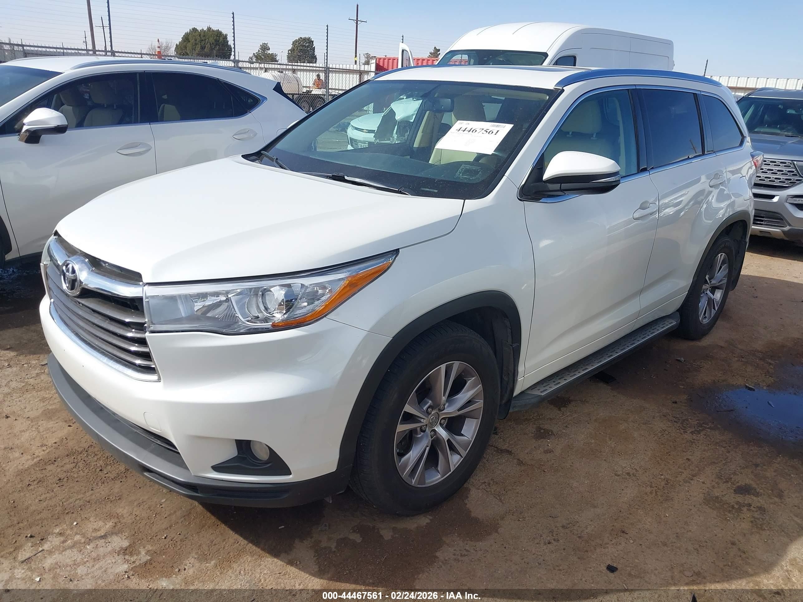 2015 Toyota Highlander Xle V6 White vin: 5TDKKRFH9FS076794