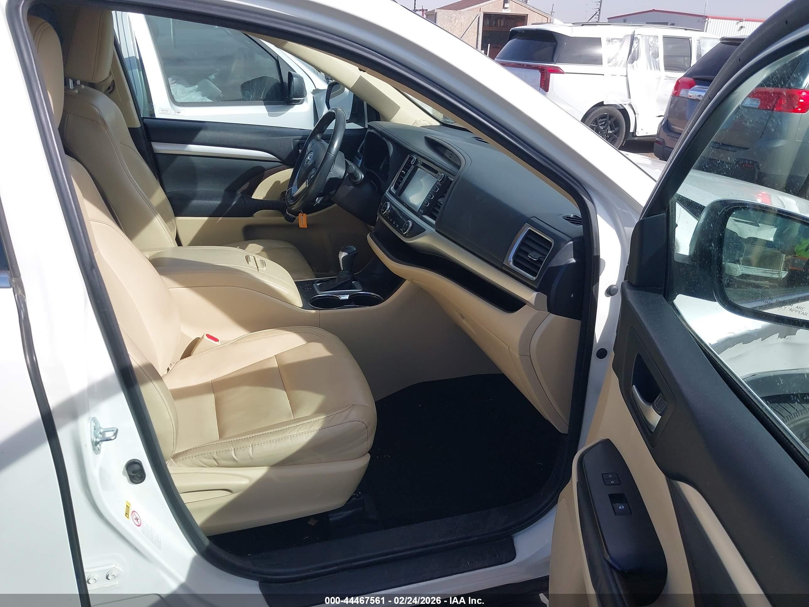 2015 Toyota Highlander Xle V6 White vin: 5TDKKRFH9FS076794