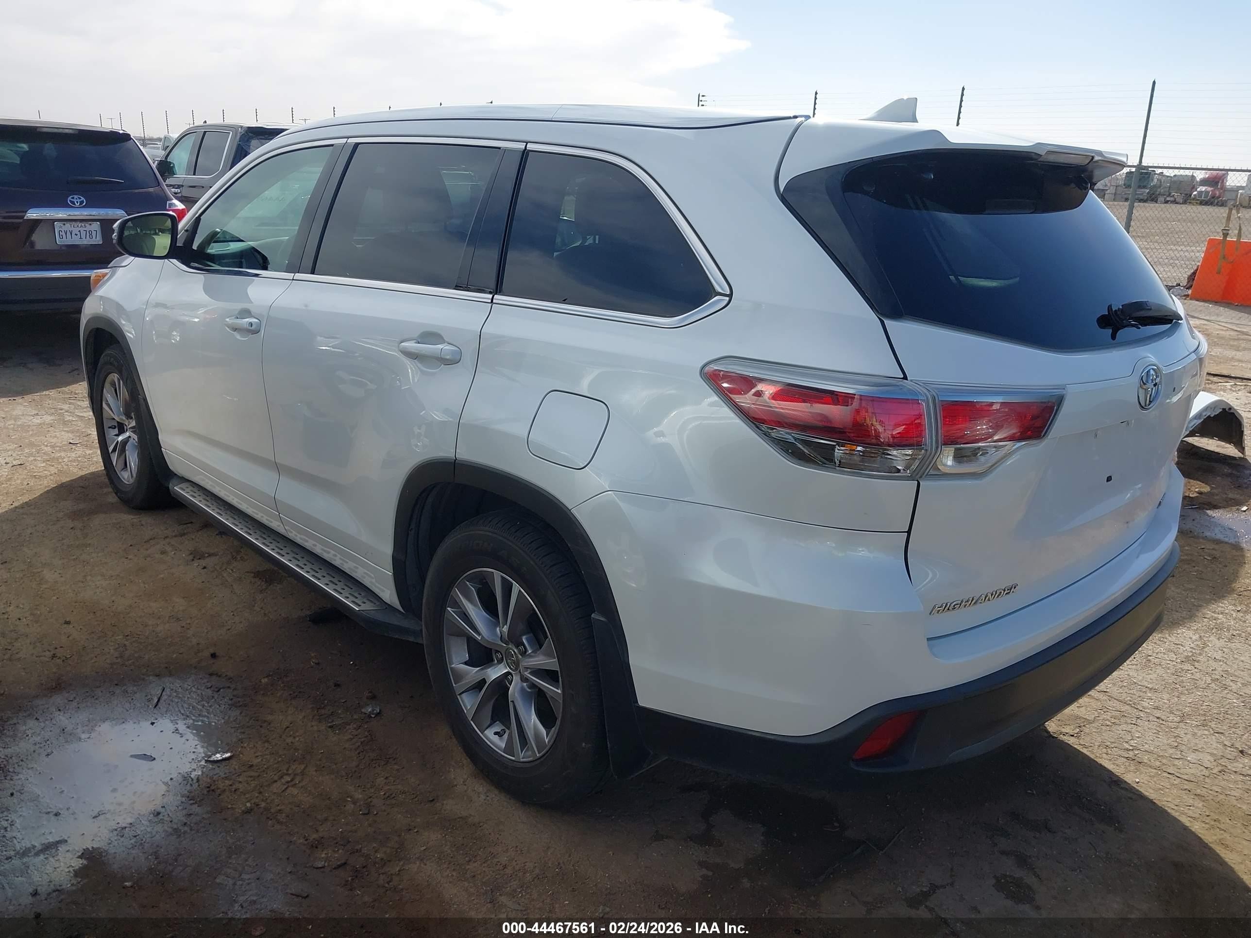 2015 Toyota Highlander Xle V6 White vin: 5TDKKRFH9FS076794