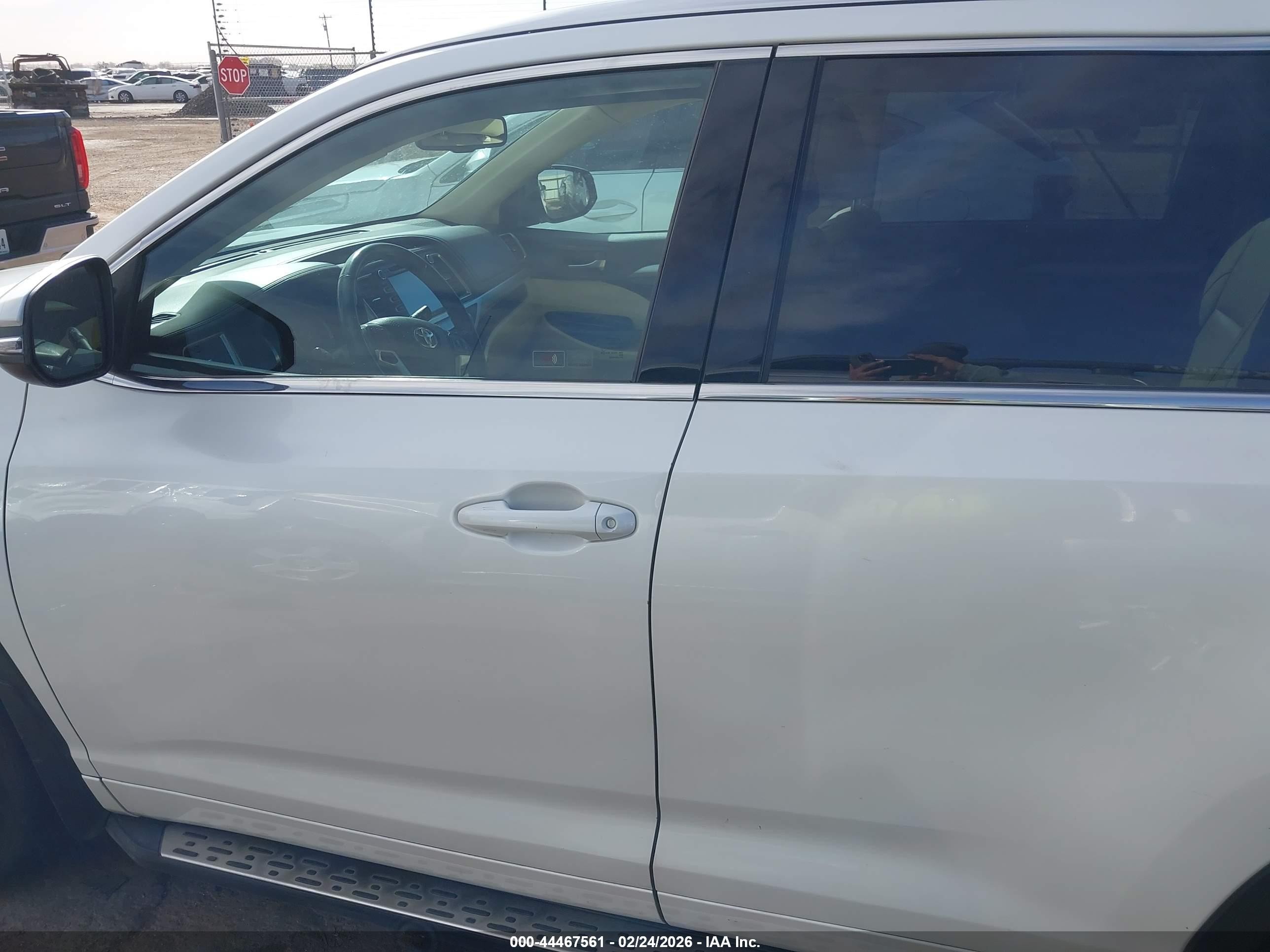2015 Toyota Highlander Xle V6 White vin: 5TDKKRFH9FS076794