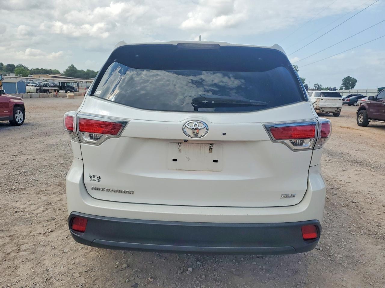 2015 Toyota Highlander Xle White vin: 5TDKKRFH9FS080585