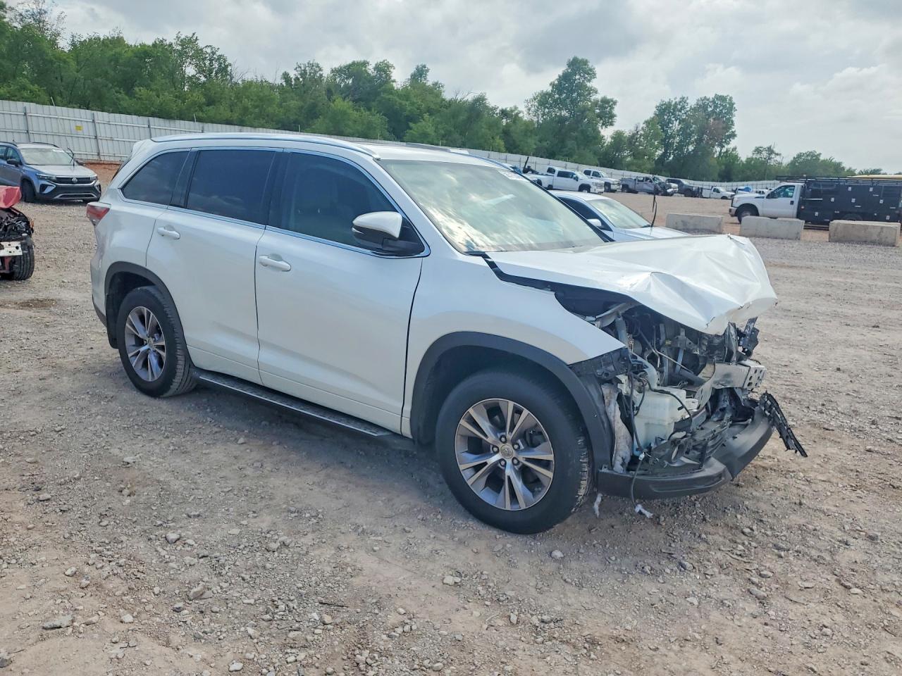 2015 Toyota Highlander Xle White vin: 5TDKKRFH9FS080585