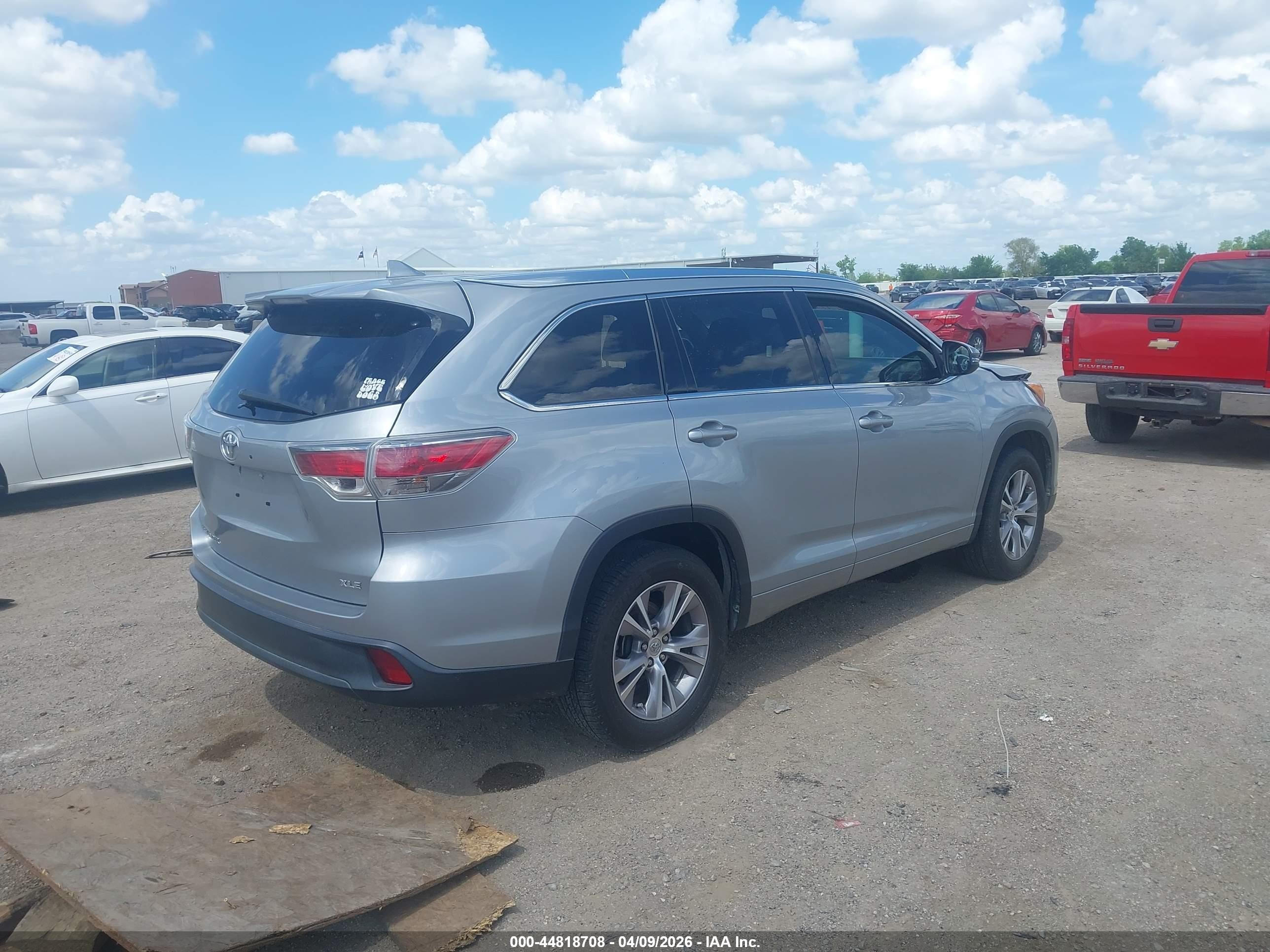2015 Toyota Highlander Xle V6 Silver vin: 5TDKKRFH9FS109955