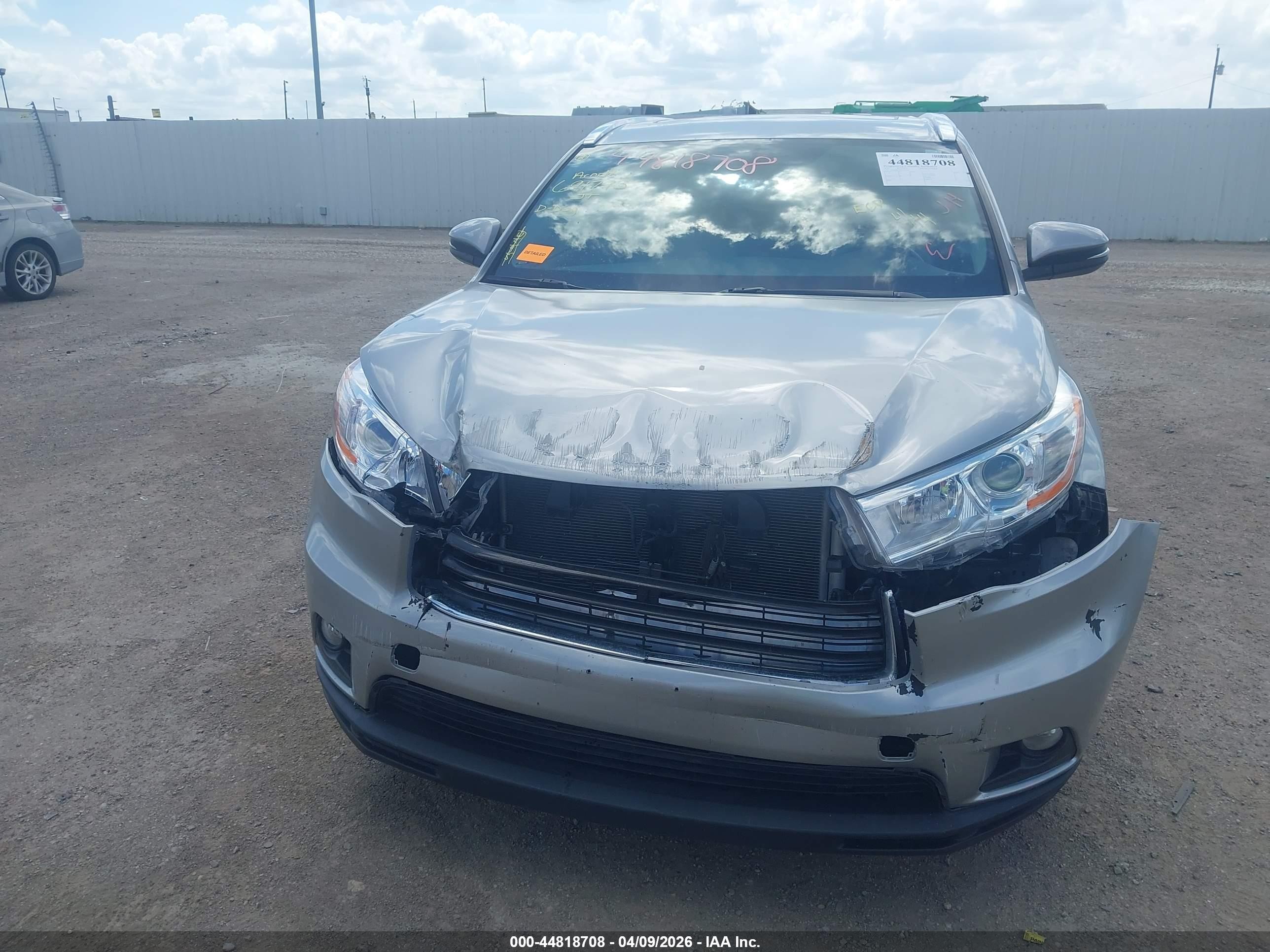 2015 Toyota Highlander Xle V6 Silver vin: 5TDKKRFH9FS109955