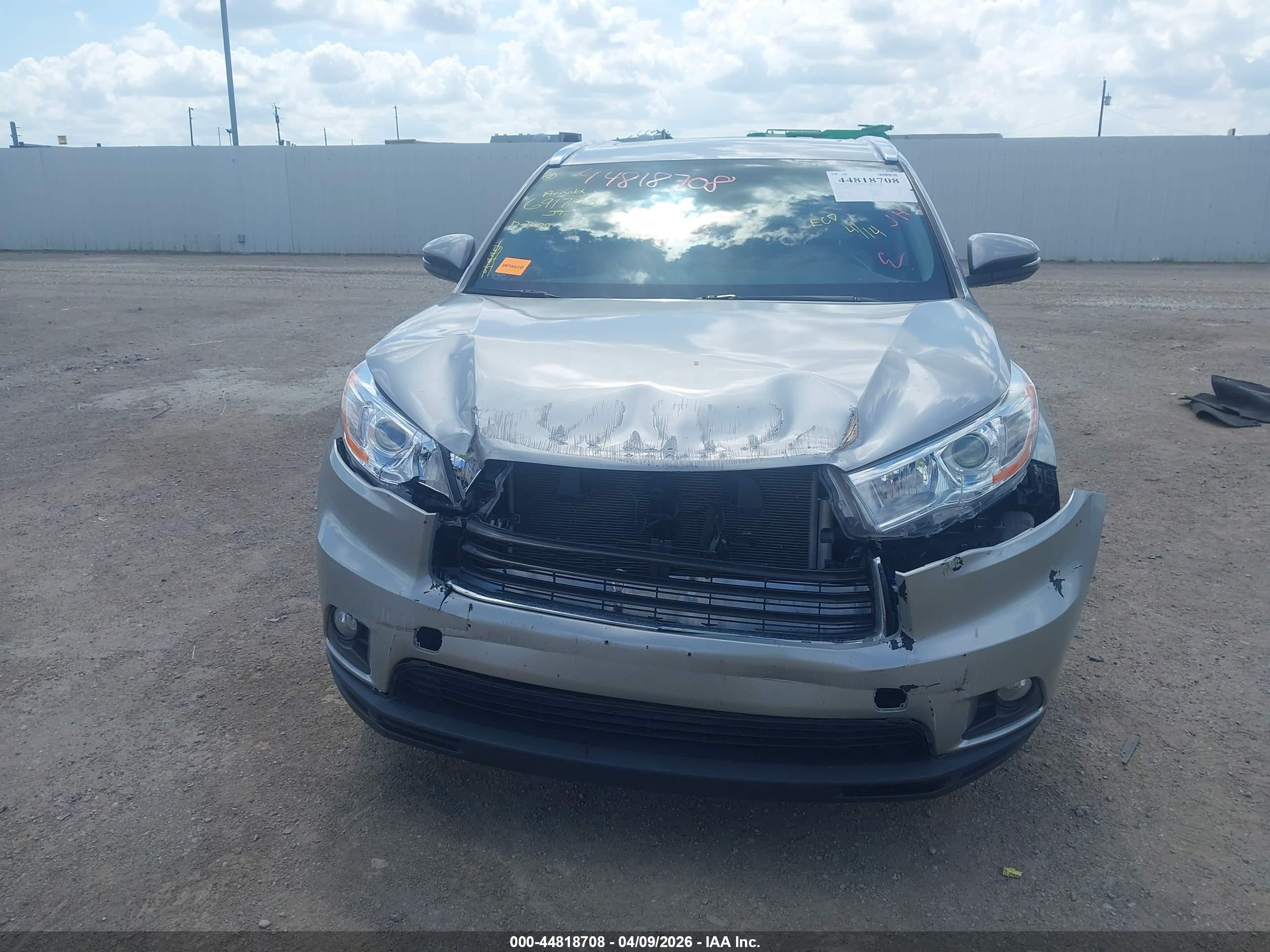 2015 Toyota Highlander Xle V6 Silver vin: 5TDKKRFH9FS109955