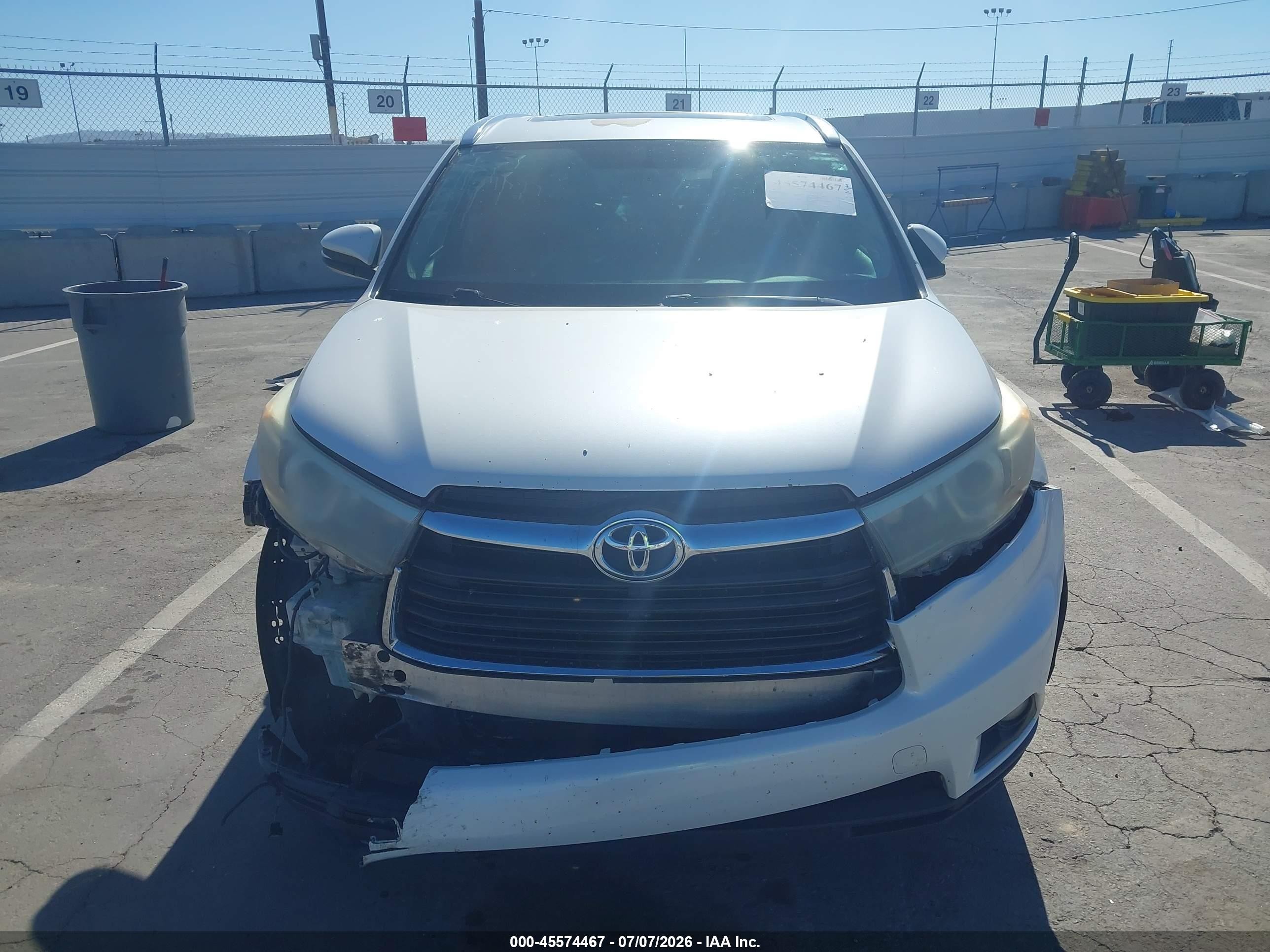 2015 Toyota Highlander Xle V6 White vin: 5TDKKRFH9FS118817