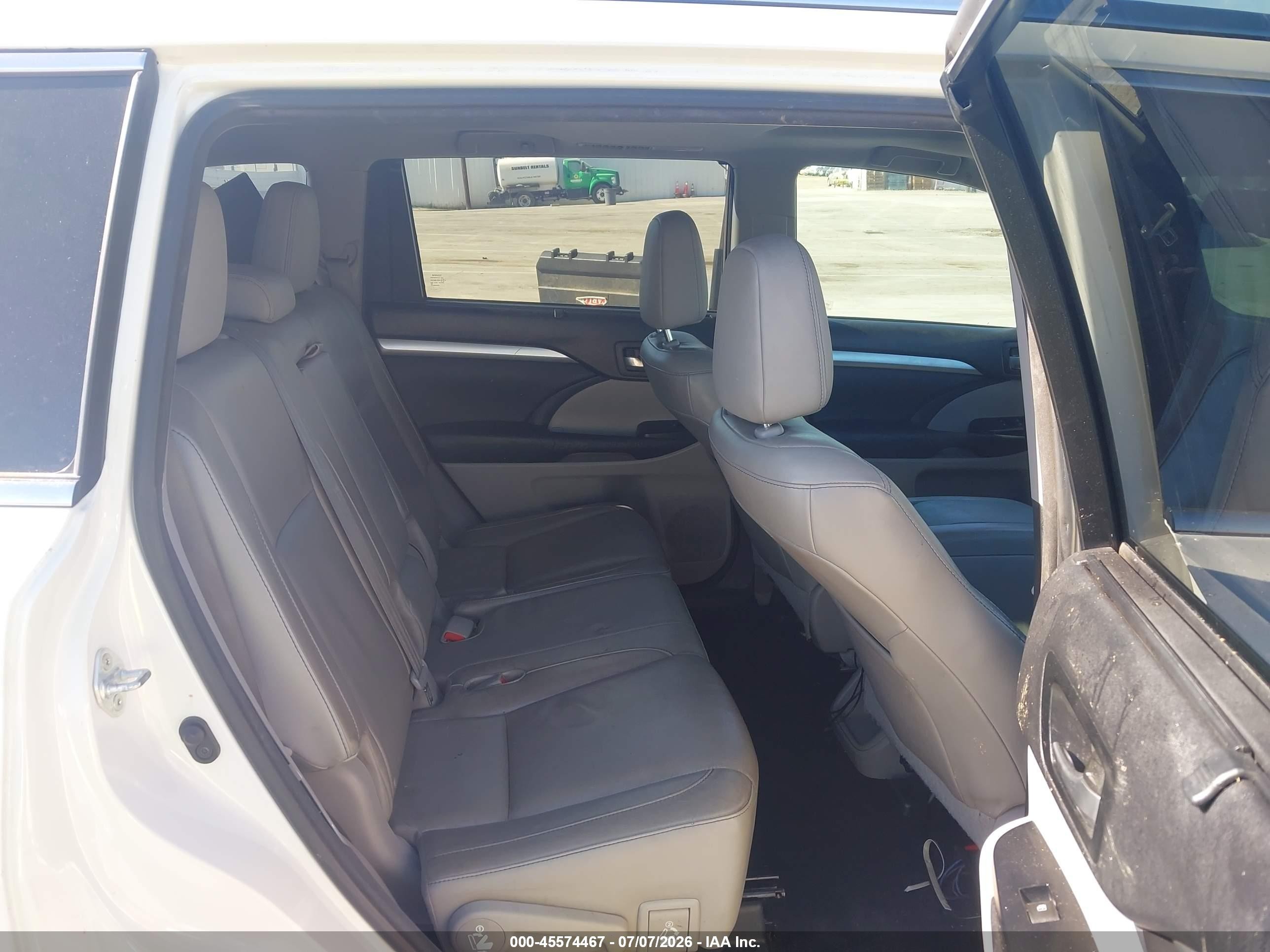 2015 Toyota Highlander Xle V6 White vin: 5TDKKRFH9FS118817