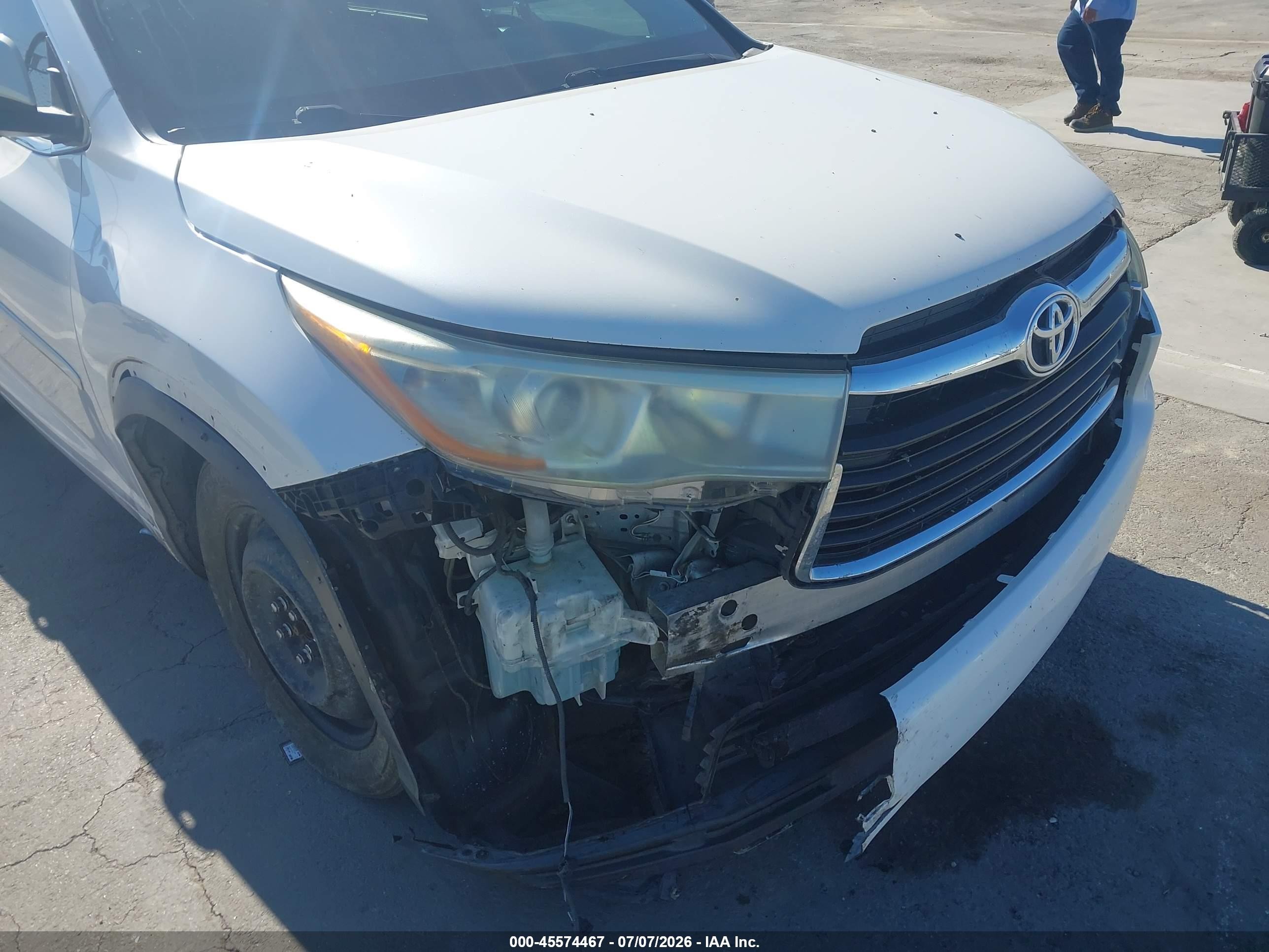 2015 Toyota Highlander Xle V6 White vin: 5TDKKRFH9FS118817