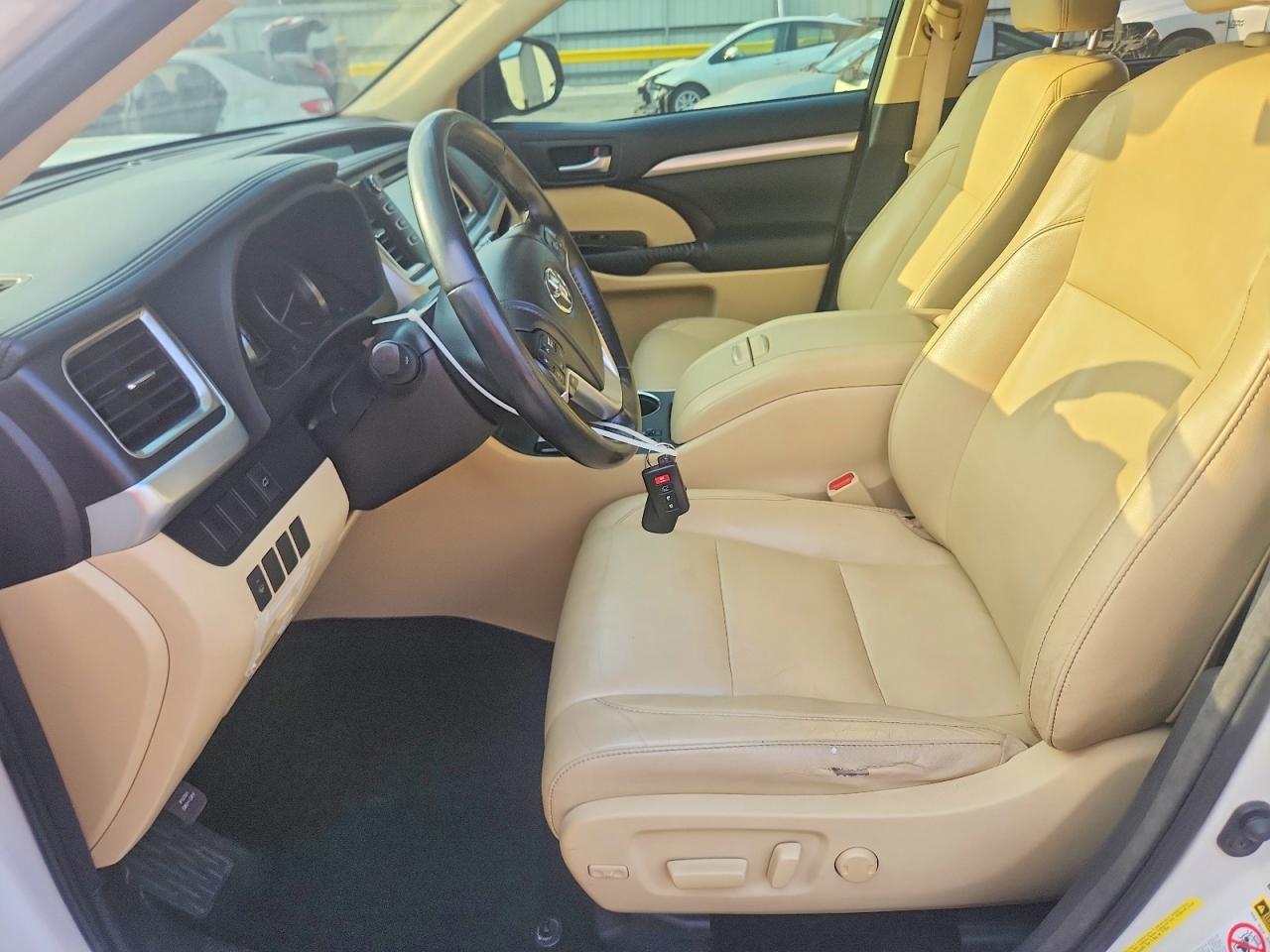 2014 Toyota Highlander Xle White vin: 5TDKKRFHXES007093