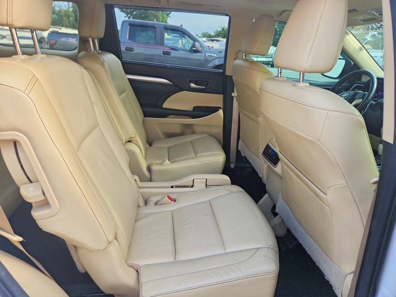 2014 Toyota Highlander Xle White vin: 5TDKKRFHXES007093