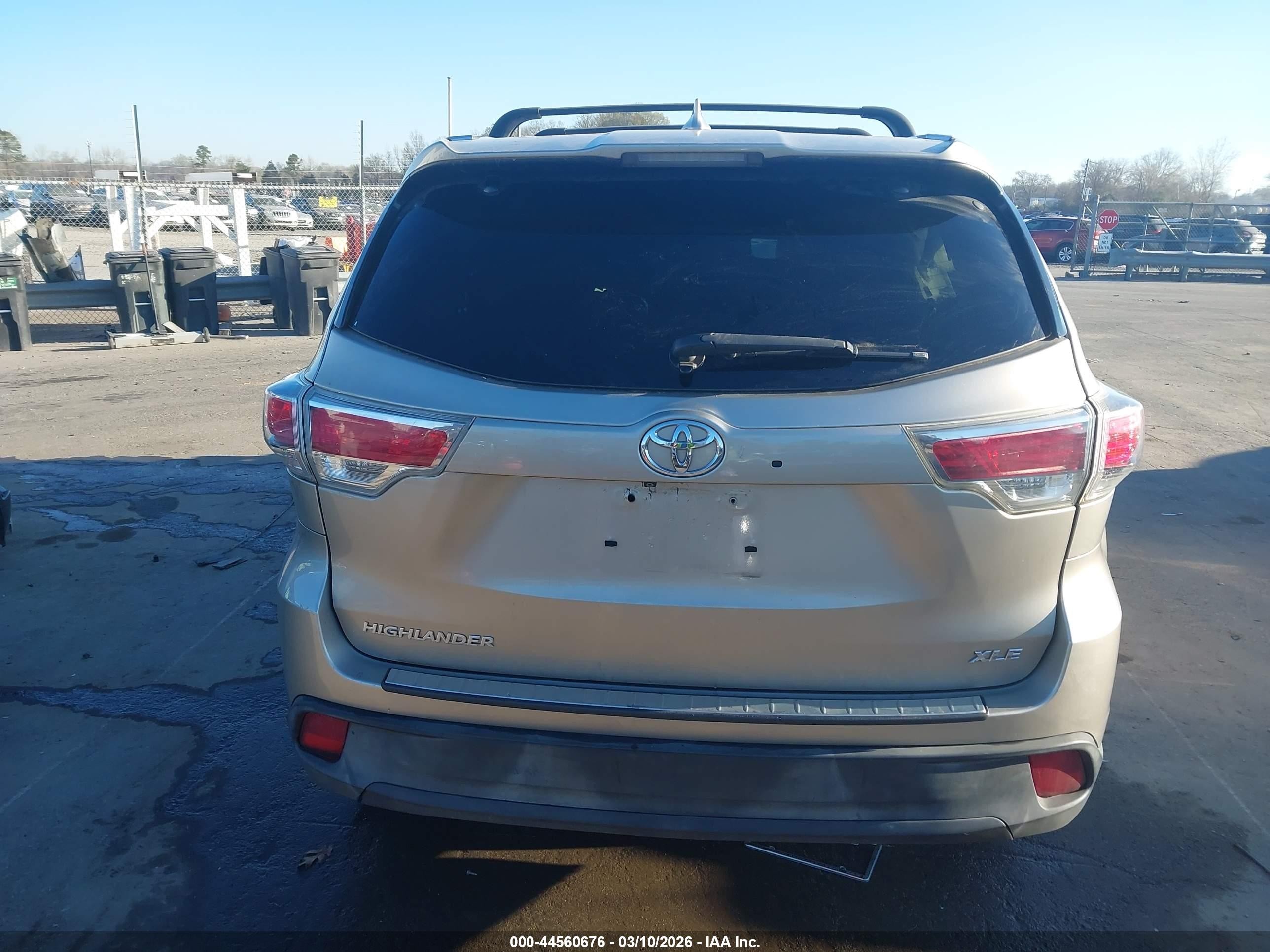 2015 Toyota Highlander Xle V6 Коричневый vin: 5TDKKRFHXFS104795