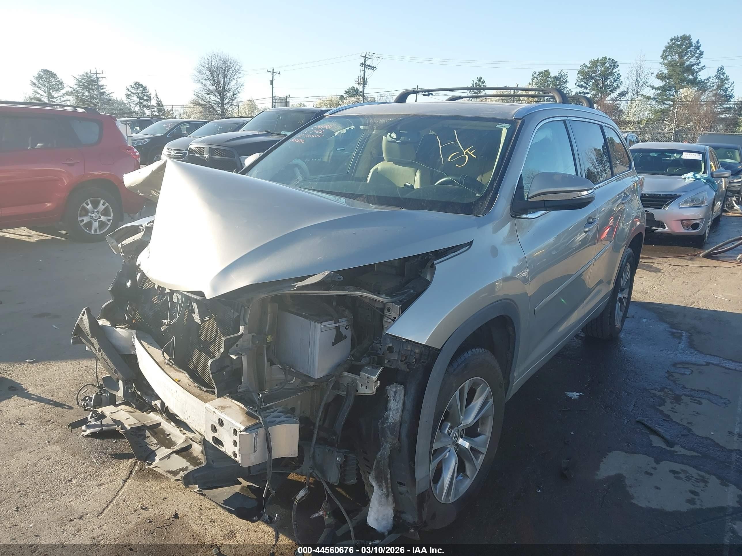 2015 Toyota Highlander Xle V6 Коричневый vin: 5TDKKRFHXFS104795