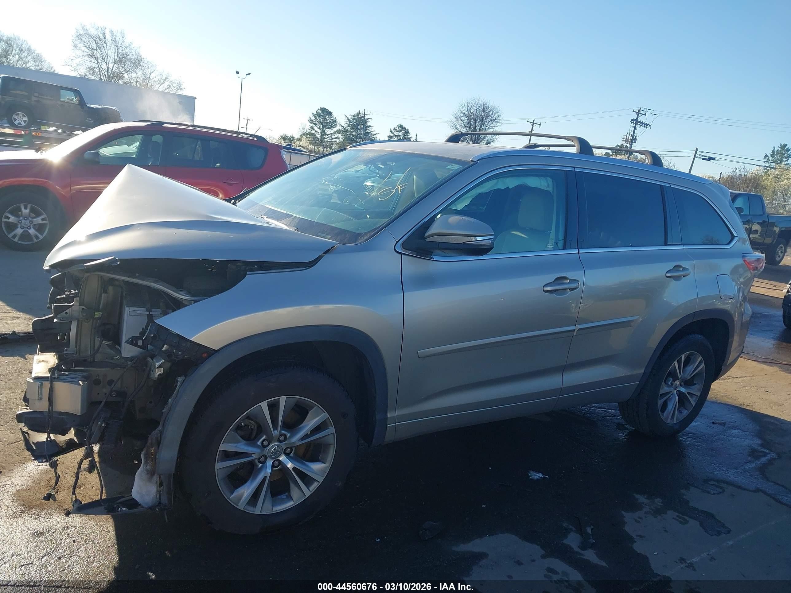 2015 Toyota Highlander Xle V6 Коричневый vin: 5TDKKRFHXFS104795