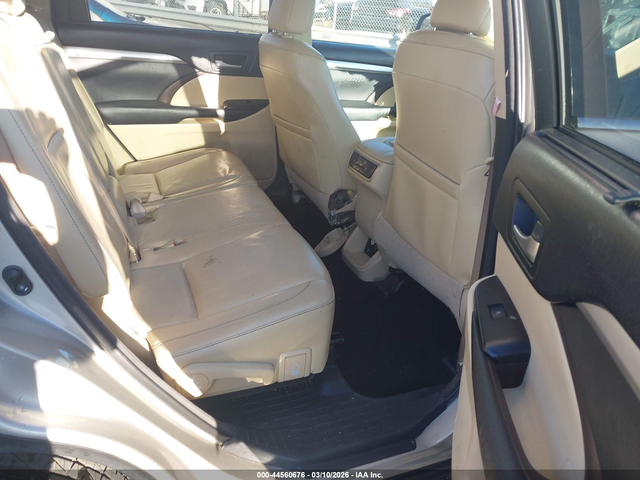 2015 Toyota Highlander Xle V6 Коричневый vin: 5TDKKRFHXFS104795