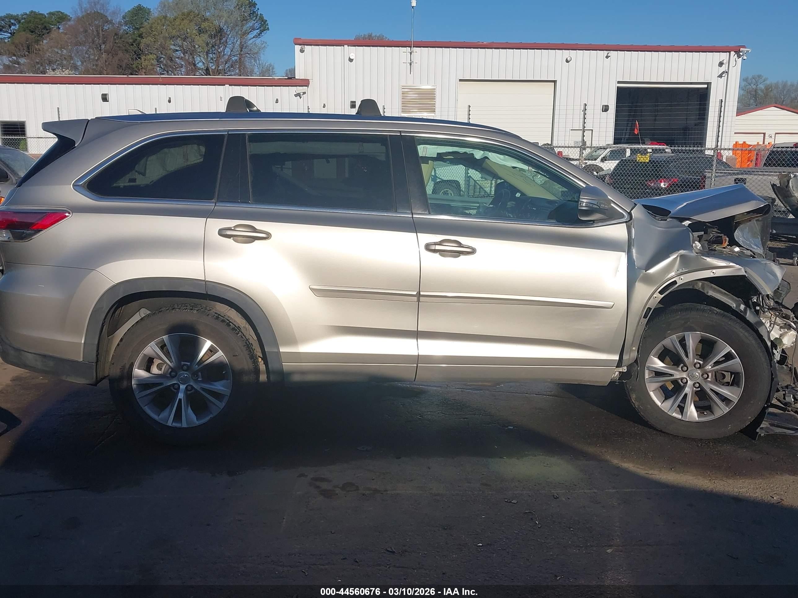 2015 Toyota Highlander Xle V6 Коричневый vin: 5TDKKRFHXFS104795