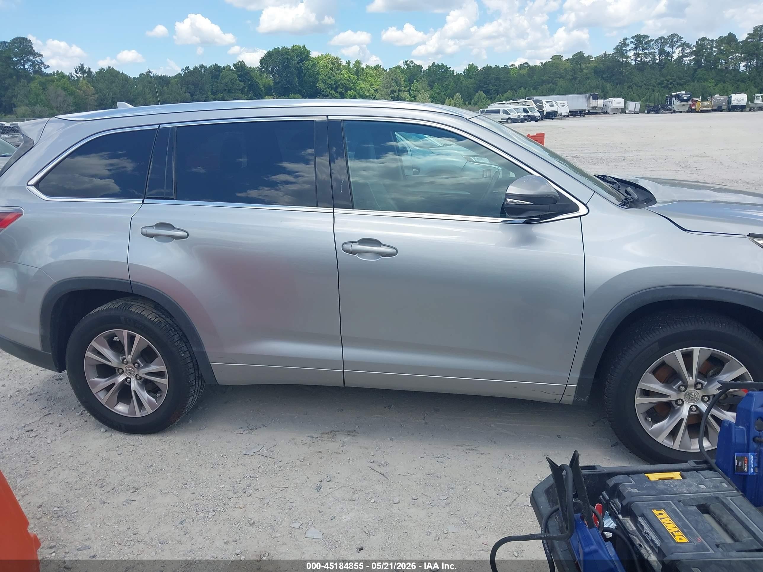 2015 Toyota Highlander Xle V6 Серый vin: 5TDKKRFHXFS115943