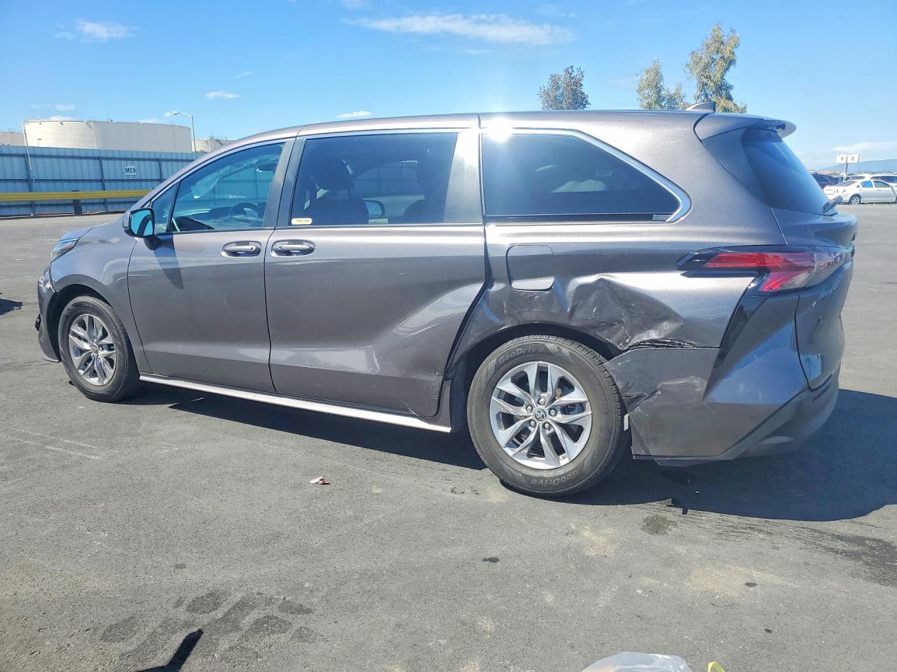 2022 Toyota Sienna Le Угольный vin: 5TDKRKEC0NS101718