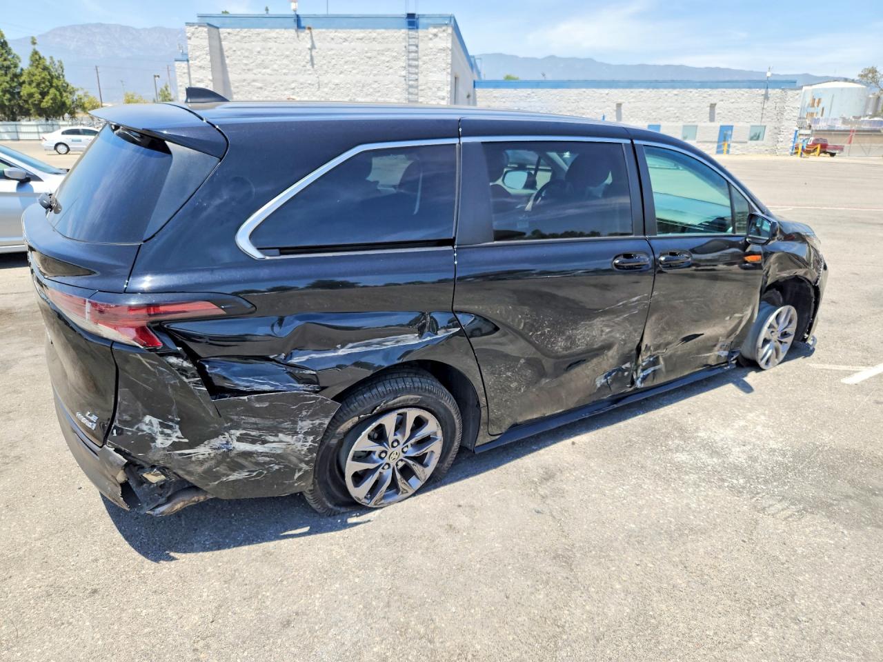 2023 Toyota Sienna Le Black vin: 5TDKRKEC0PS158763